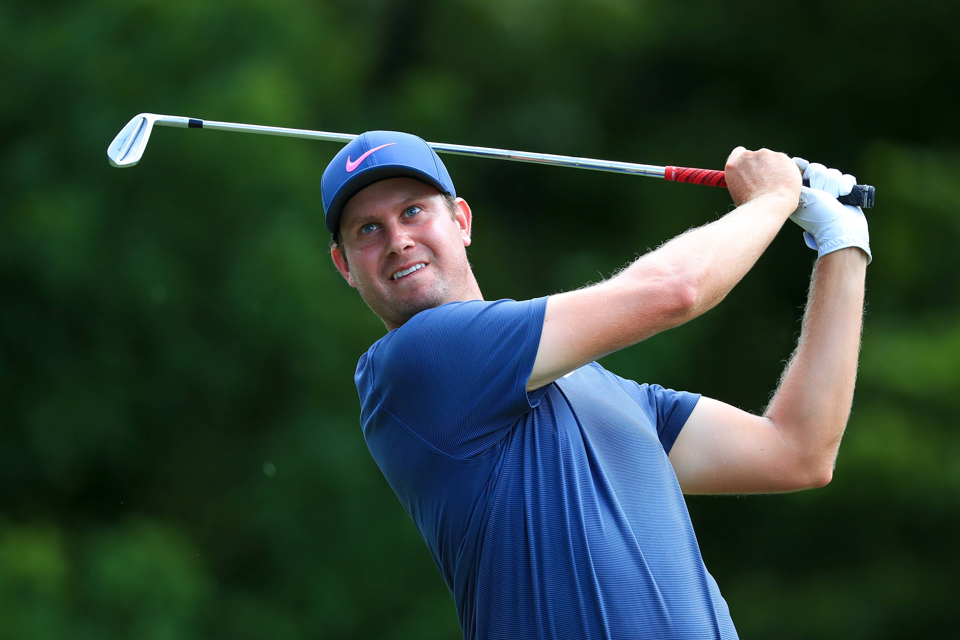 Harris English, golfer, blue, 2K Desktop Wallpaper