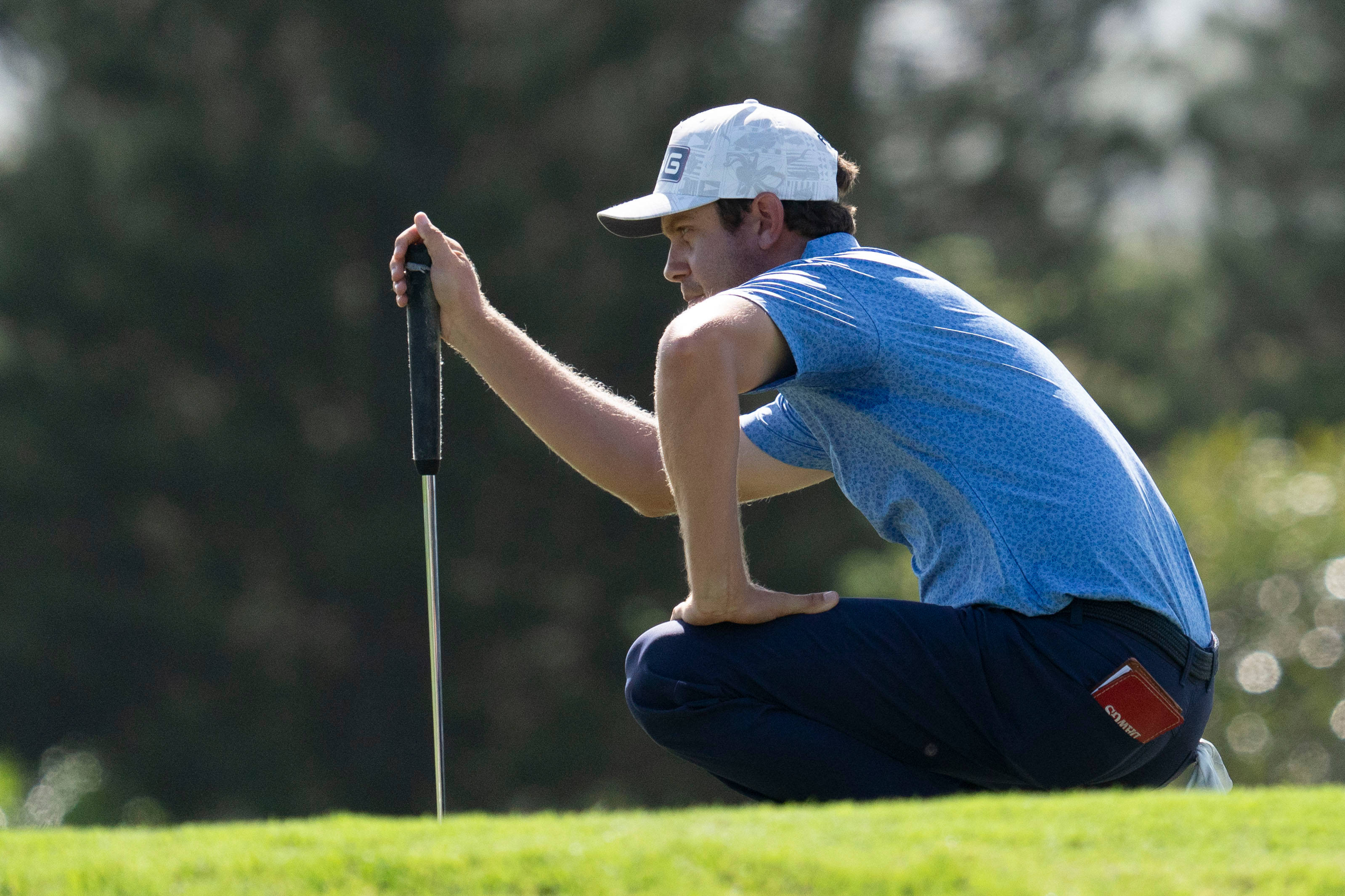 Harris English, putter, sunlit green, 2K Desktop Wallpaper