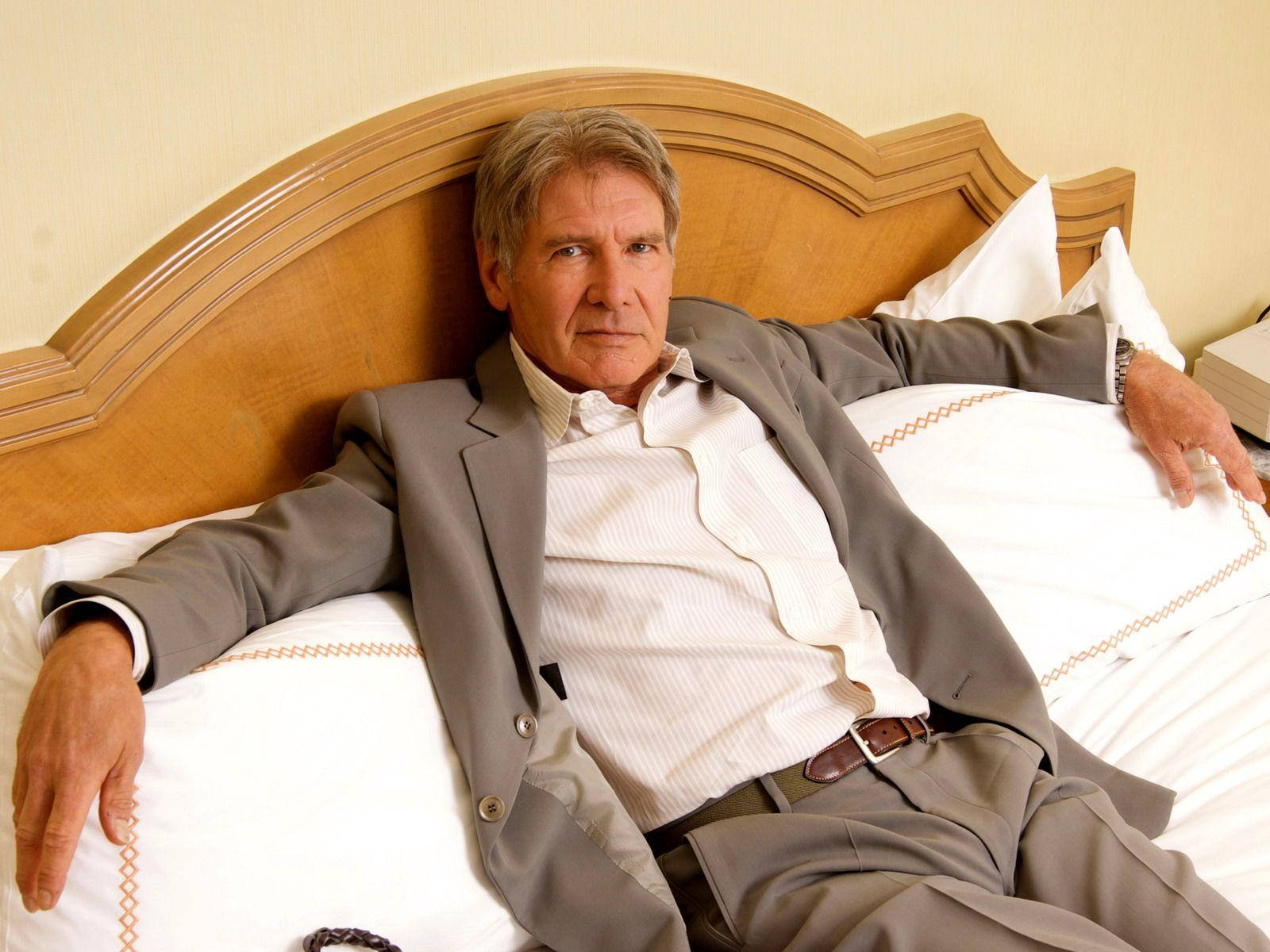 Harrison Ford, bed, white linens, HD Desktop Wallpaper