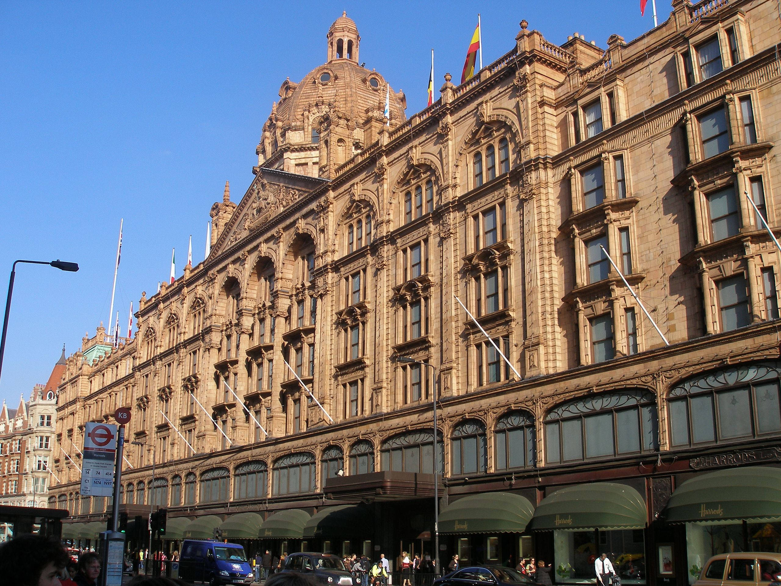 Harrods, sandstone building, arched windows, 2K Desktop Wallpaper