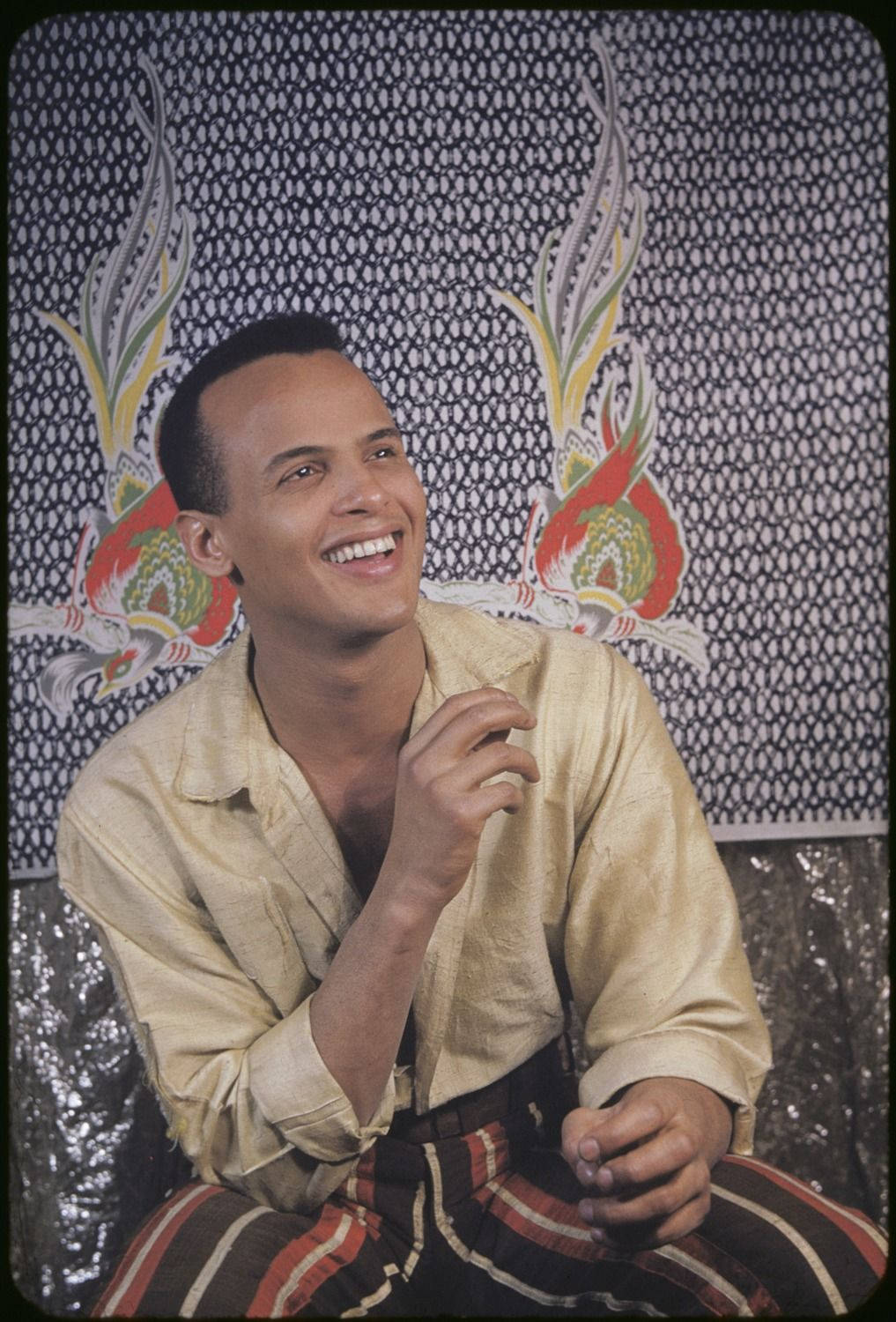 Harry Belafonte, cream shirt, striped pants, HD Phone Wallpaper
