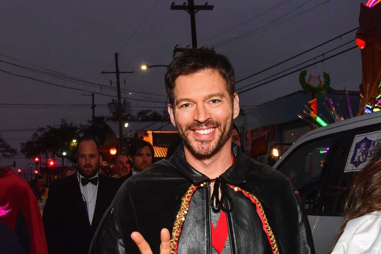 Harry Connick Jr, black leather cape, gold trim, SD Desktop Wallpaper