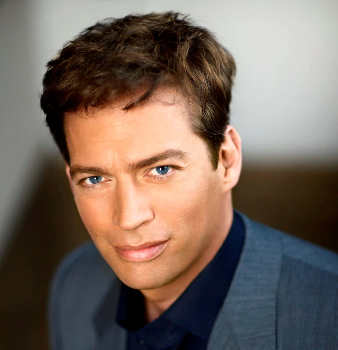 Harry Connick Jr, gray suit, dark shirt, SD Phone Wallpaper
