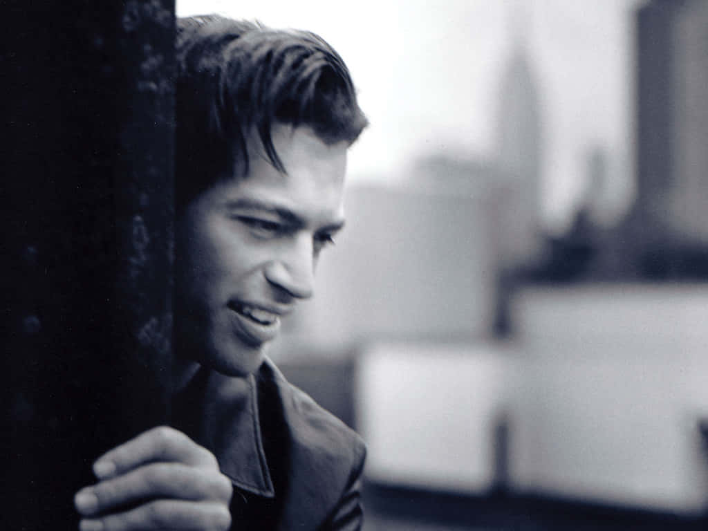 Harry Connick Jr, monochrome urban setting, pillar, SD Desktop Wallpaper