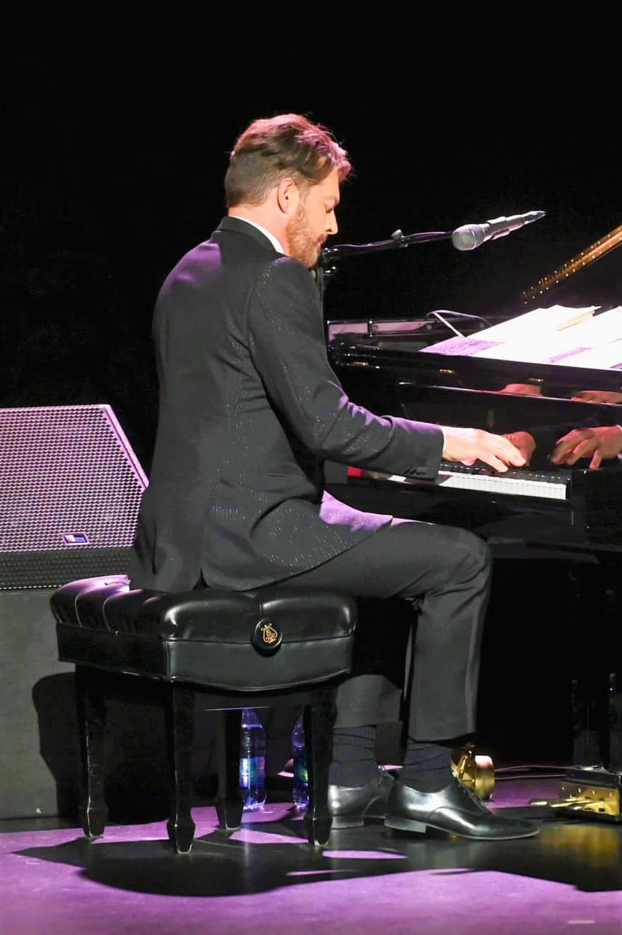 Harry Connick Jr, grand piano, purple stage lights, HD Phone Wallpaper