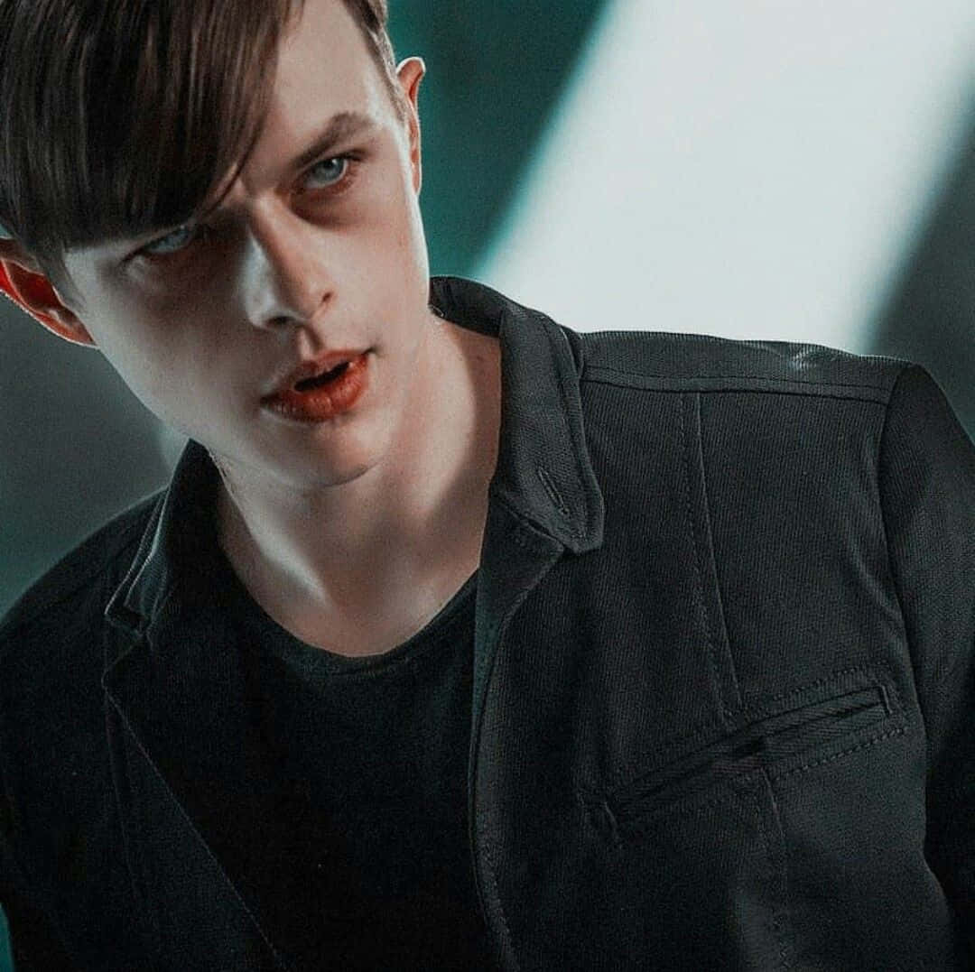 Harry Osborn, intense blue eyes, dark hair, SD Desktop Wallpaper
