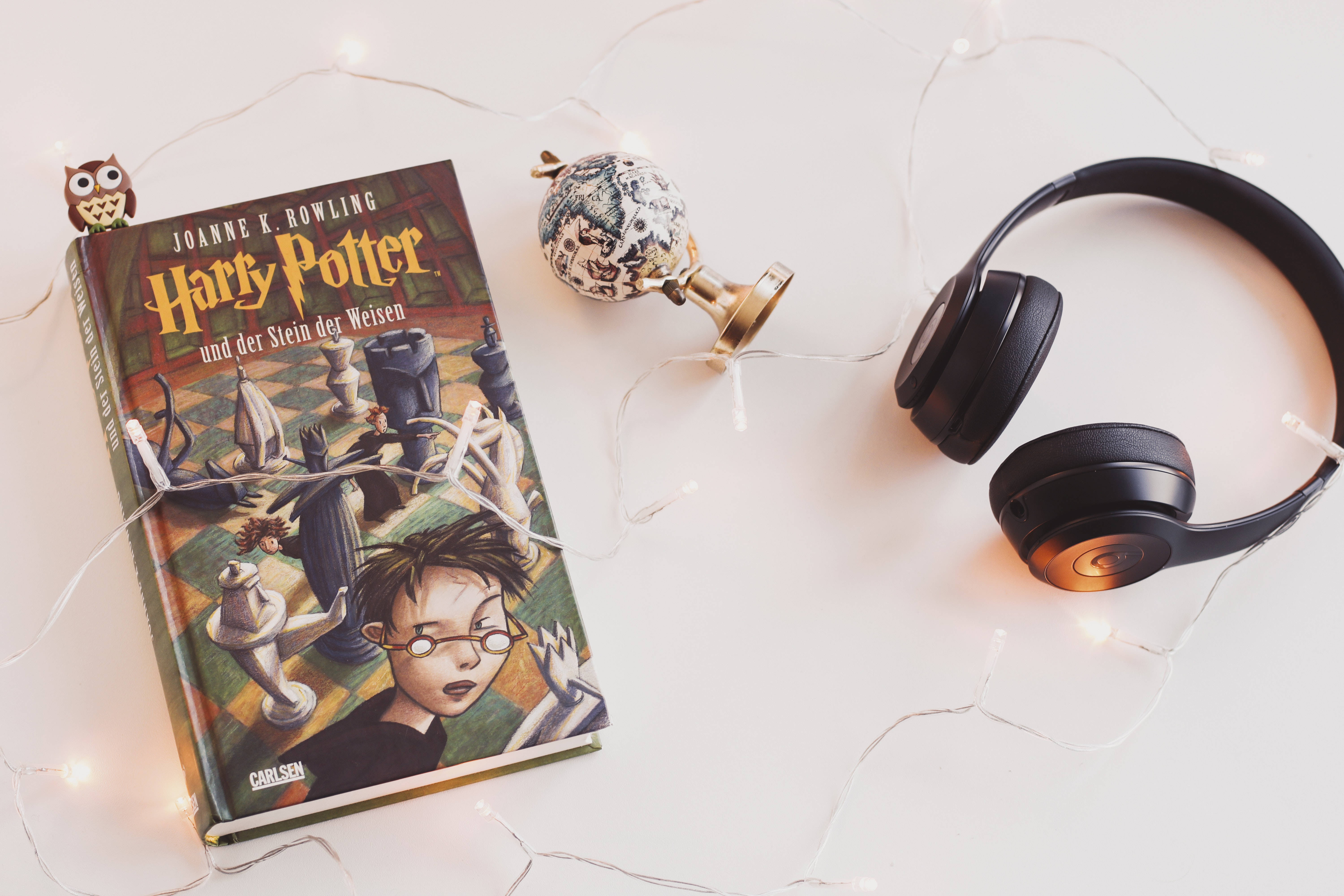 Harry Potter, fairy lights, black headphones, 5K Desktop Wallpaper