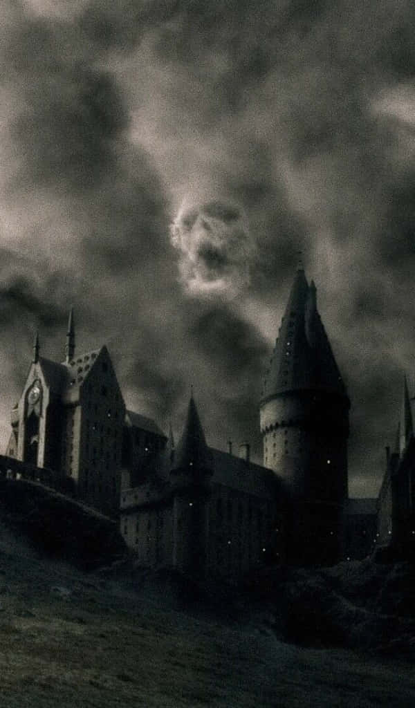 Harry Potter, dark gothic castle, stormy sky, SD Phone Wallpaper