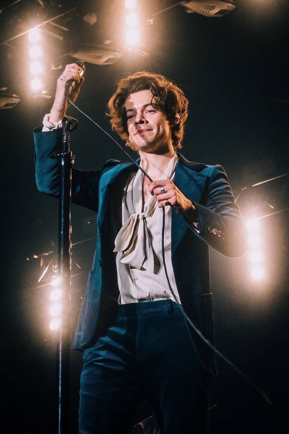 Harry Styles Aesthetic, teal suit, microphone stand, HD Phone Wallpaper