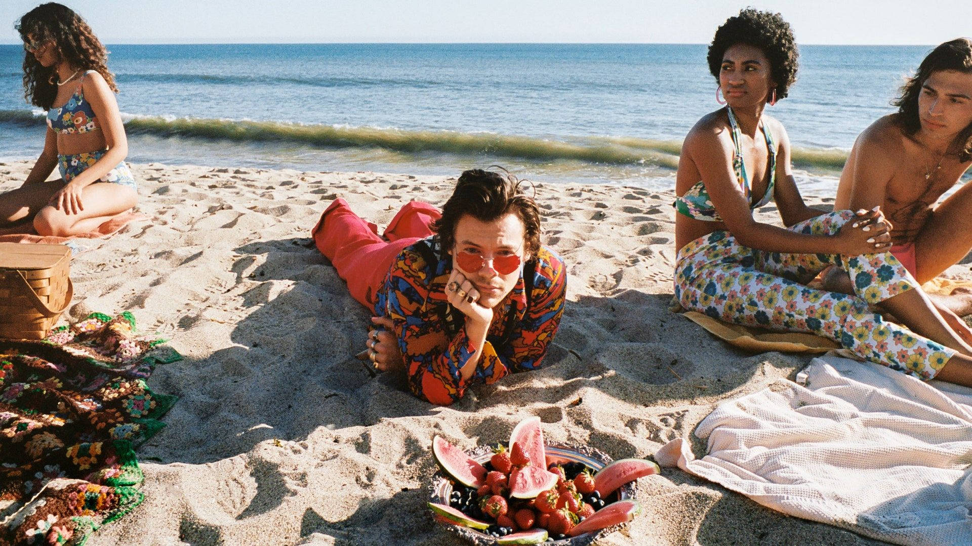 Harry Styles Aesthetic, retro outfits, sunlit beach, Full HD Desktop Wallpaper