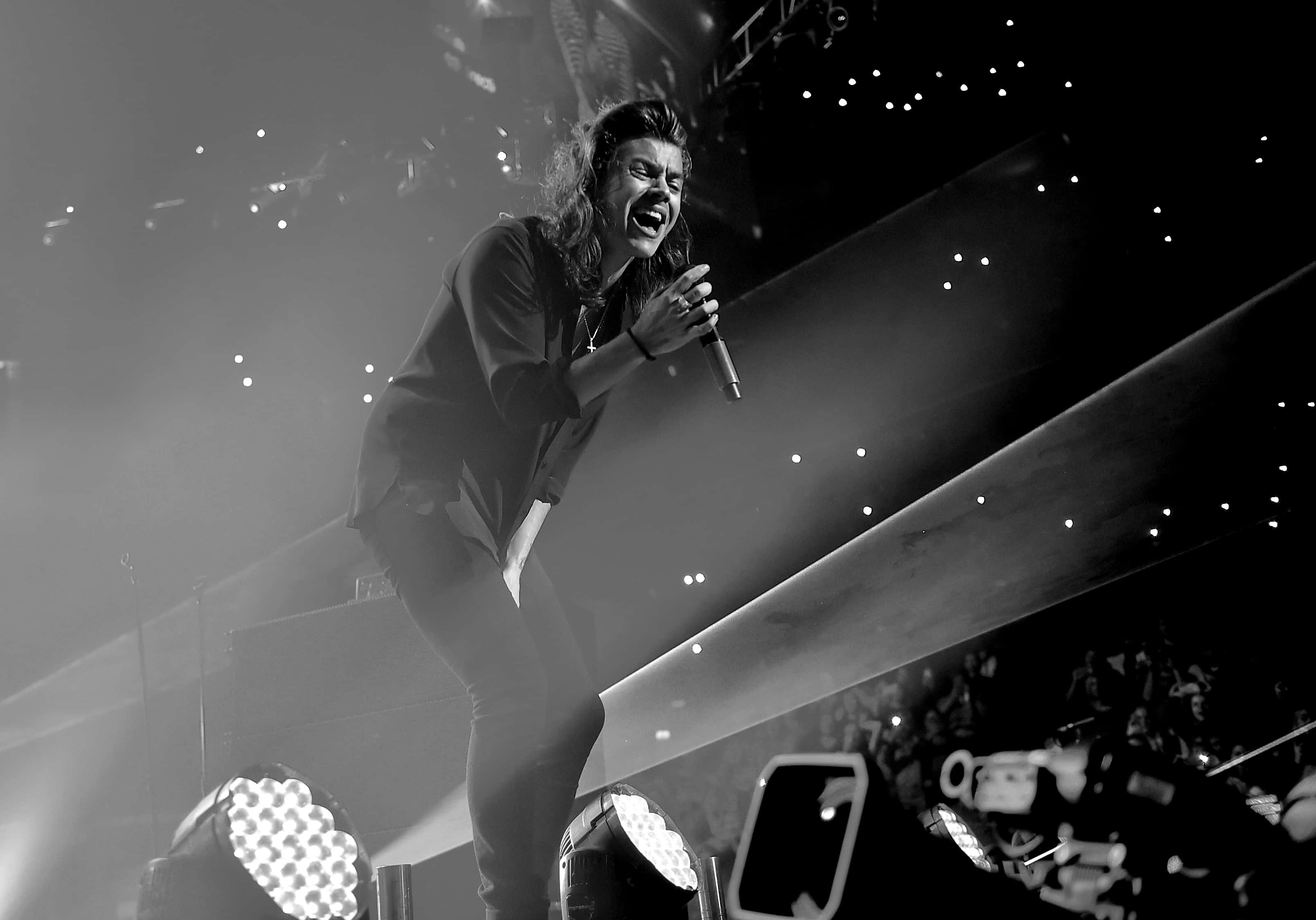 Harry Styles, black and white, singer, 2K Desktop Wallpaper