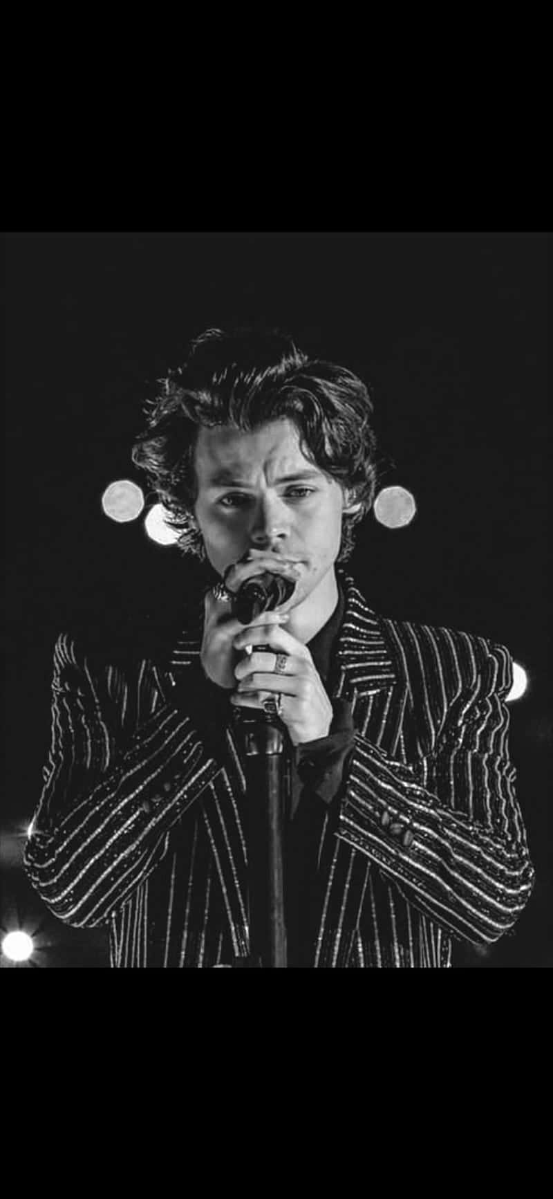 Harry Styles, pinstripe suit, microphone, HD Phone Wallpaper