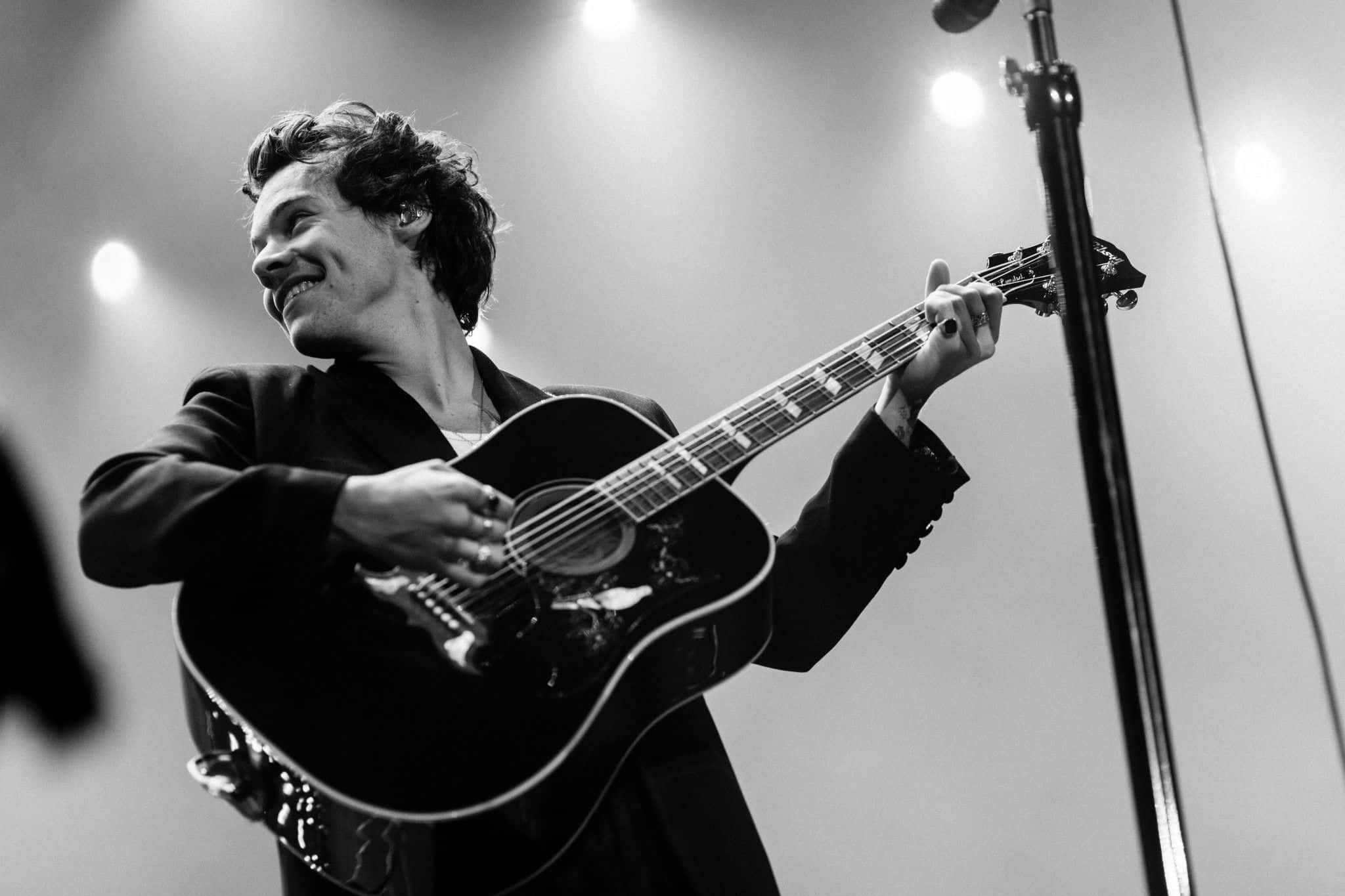Harry Styles, acoustic guitar, stage lights, Full HD Desktop Wallpaper