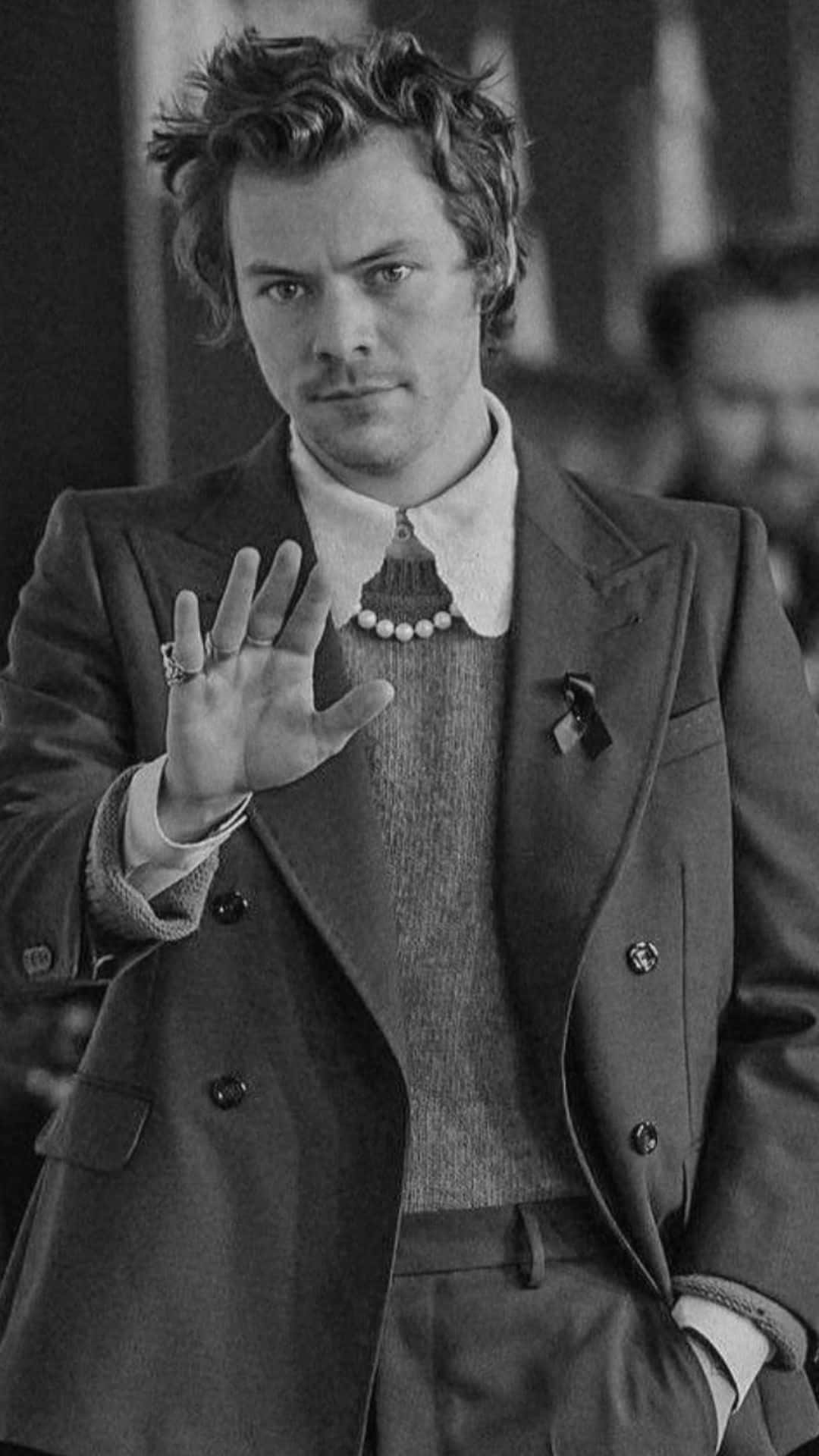 Harry Styles, suit, pearl necklace, Full HD Phone Wallpaper