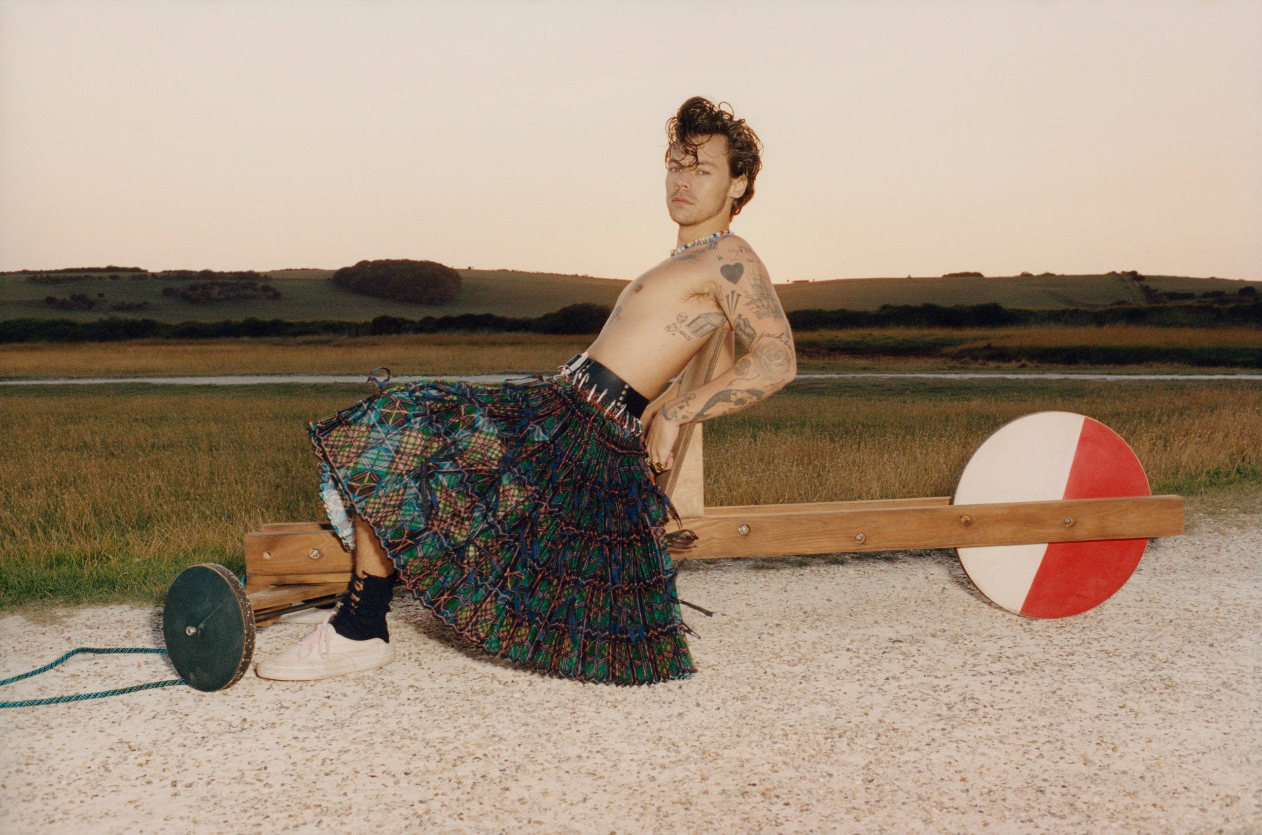 Harry Styles, skirt, colorful kilt, 2K Desktop Wallpaper