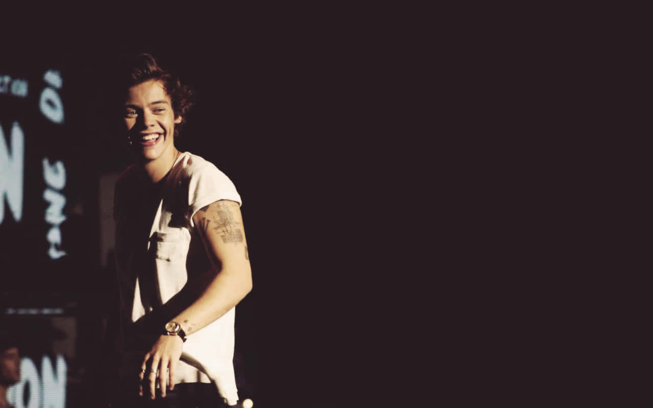 Harry Styles, laptop, stage lights, HD Desktop Wallpaper