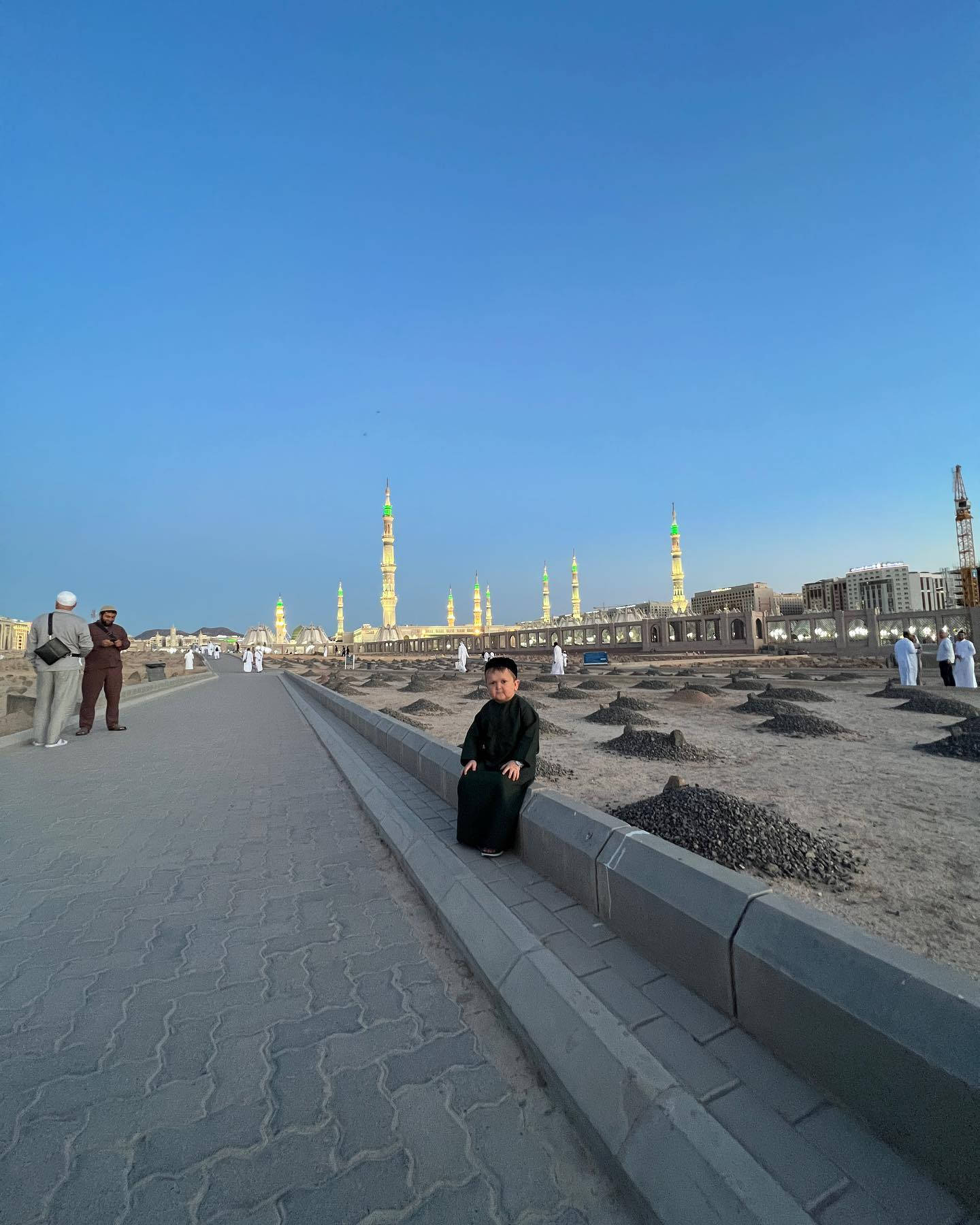 Hasbulla, black clothes, mosque, HD Phone Wallpaper