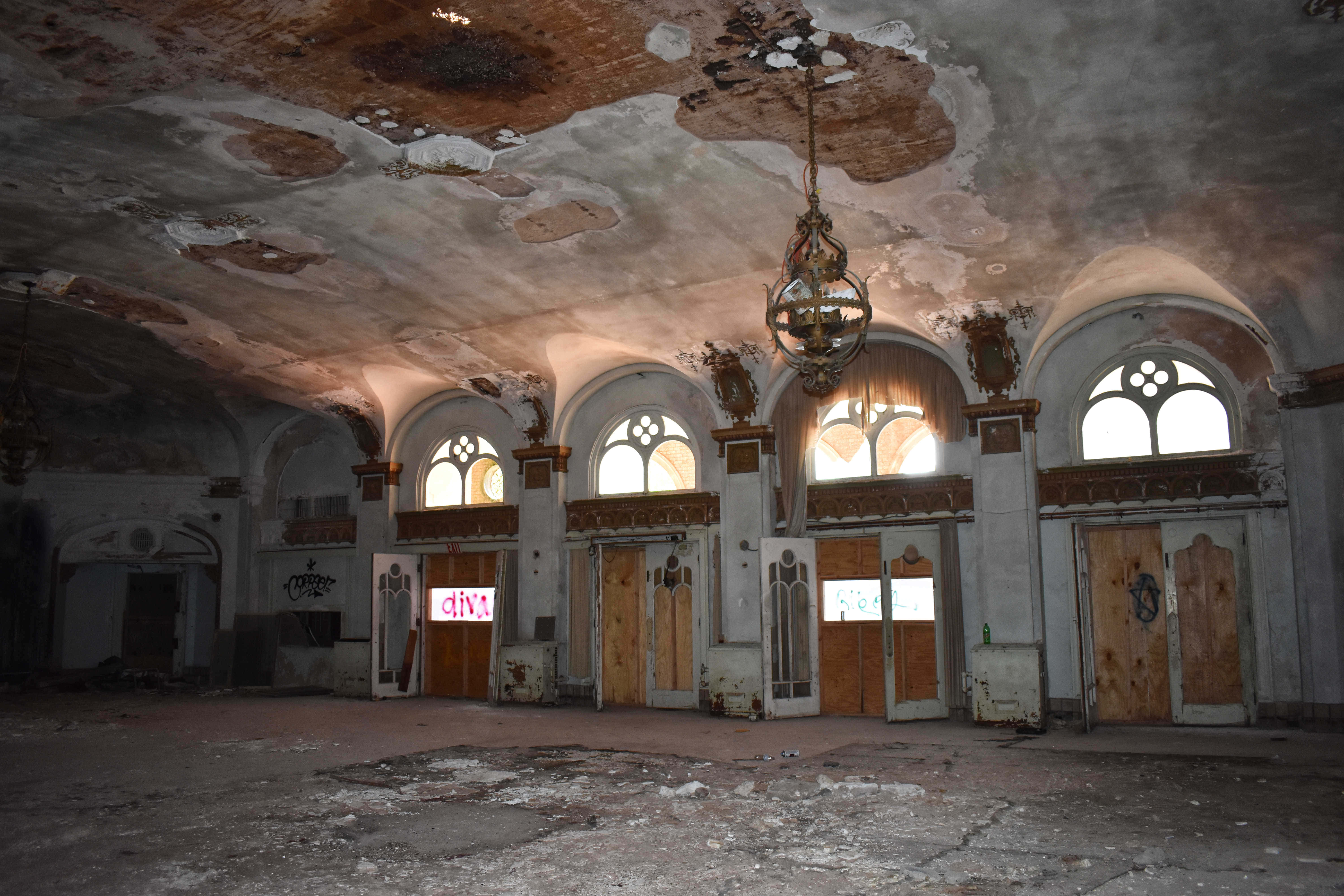 Haunted Hotels, abandoned grand hall, peeling ceilings, 5K Desktop Wallpaper