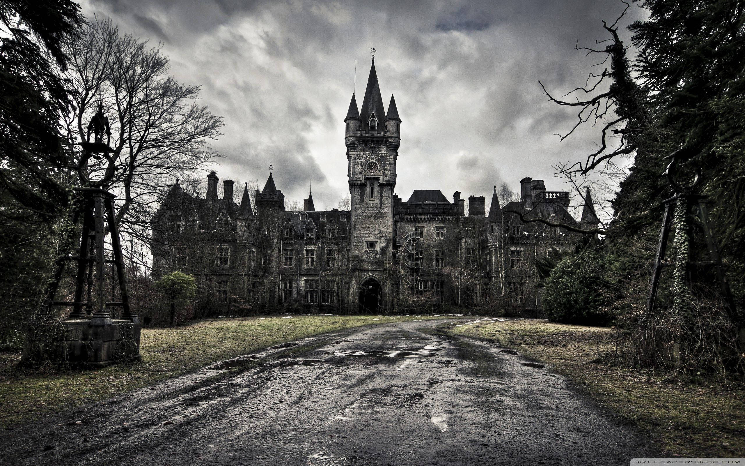 spooky haunted castle, gothic castle, stormy sky, 2K Desktop Wallpaper