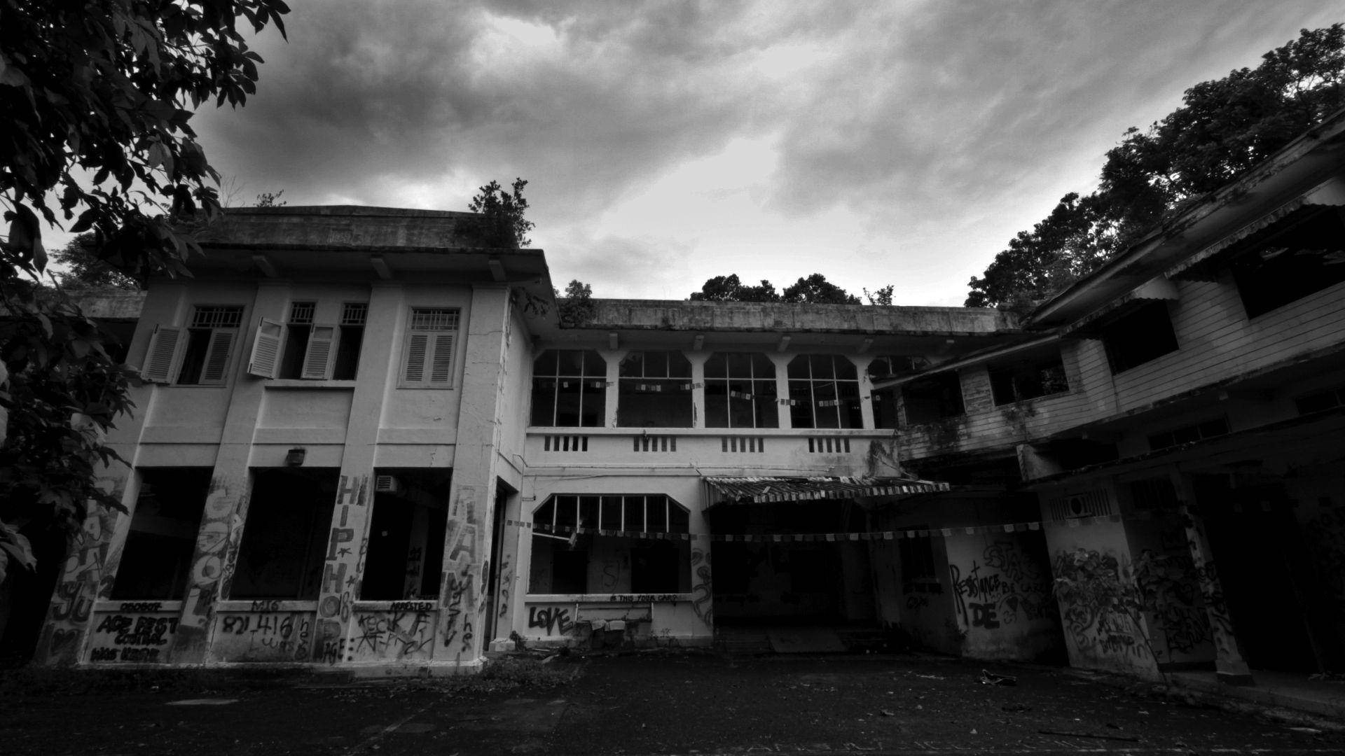 black and white, haunted house, colonial-style building, Full HD Desktop Wallpaper