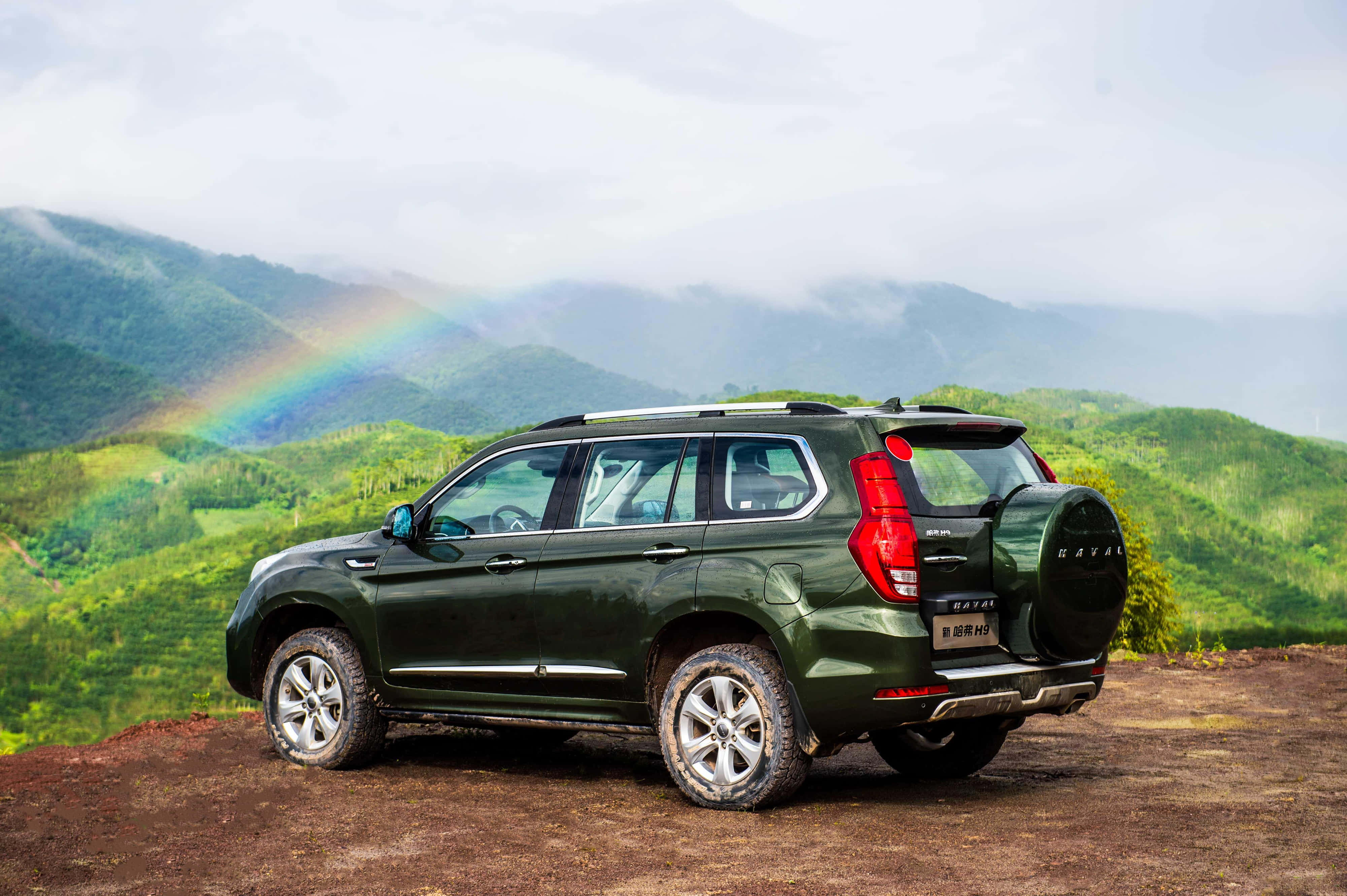Haval 4000, dark green SUV, dirt overlook, 4K Desktop Wallpaper