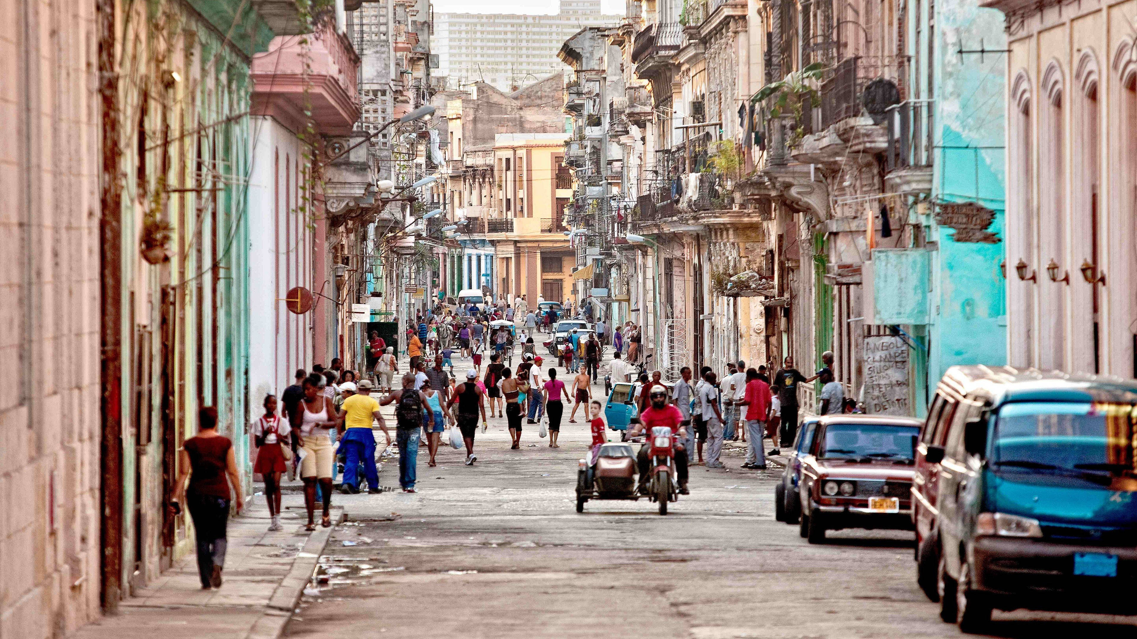 Havana, tricycle cars, street, 4K Desktop Wallpaper