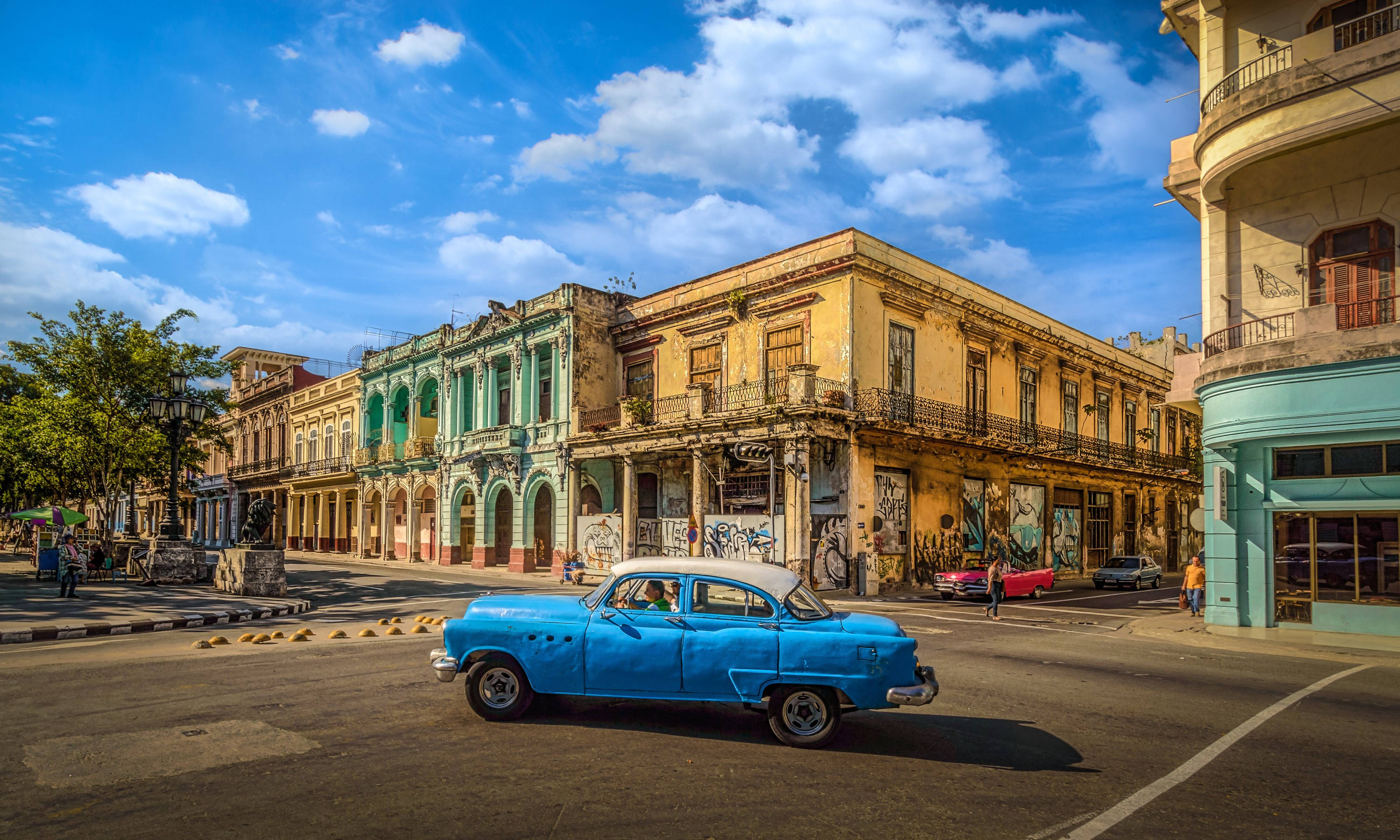 Havana Blue, vintage car, sunlit street, 2K Desktop Wallpaper