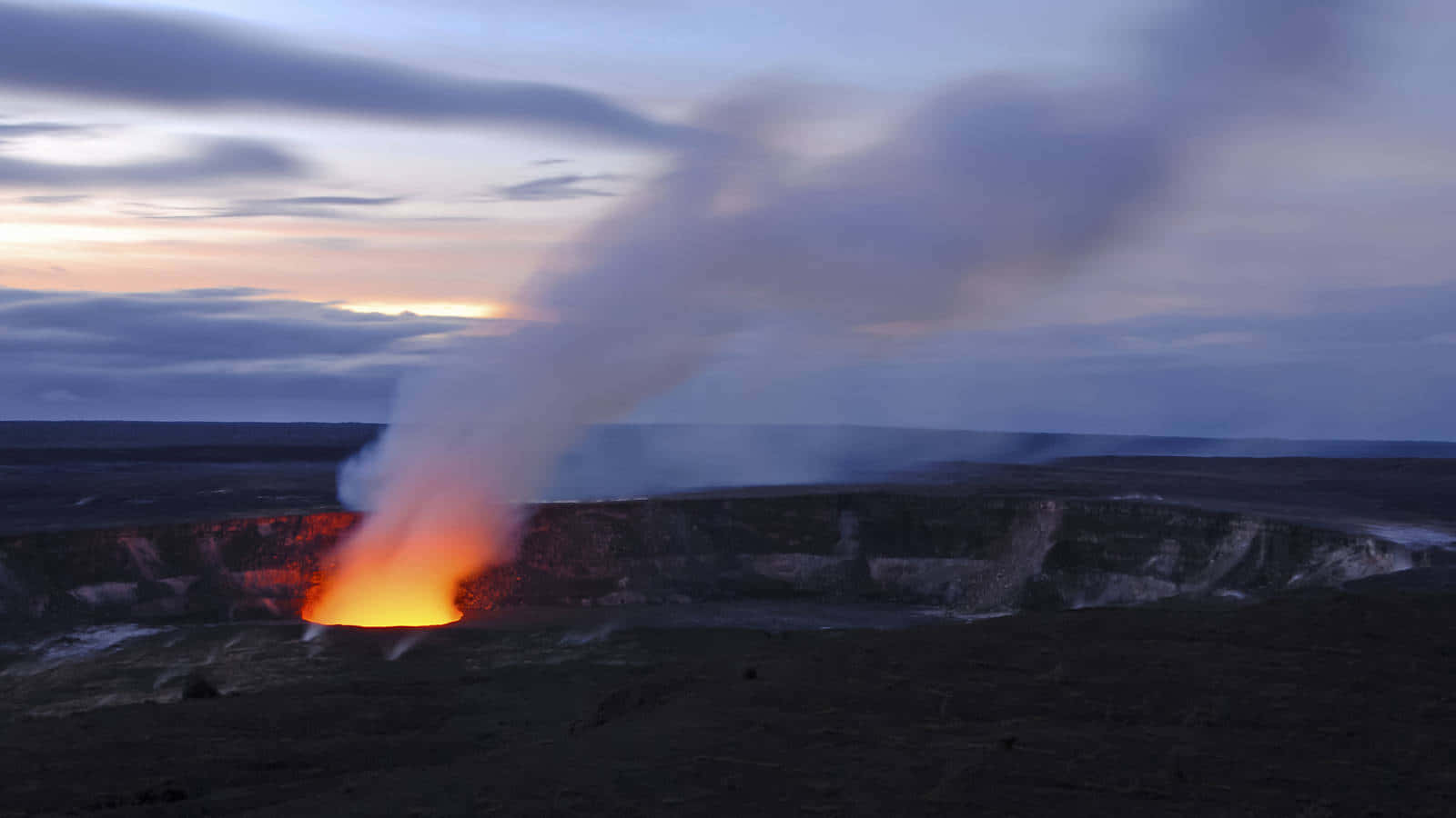 Hawaii Volcanoes National Park, volcanic crater, glowing orange lava, HD Desktop Wallpaper