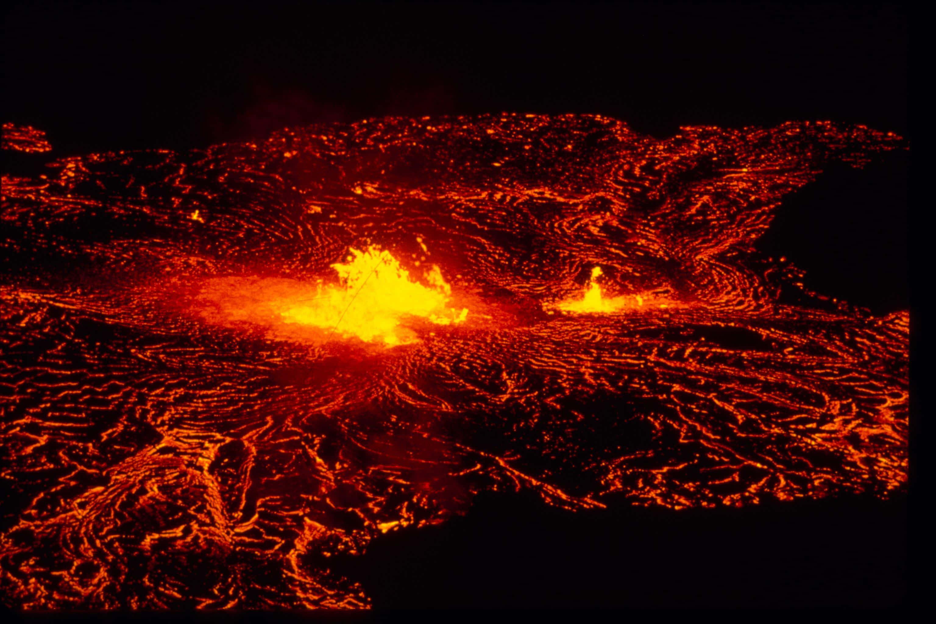 Hawaii Volcanoes National Park, sea of lava, glowing orange lava, 2K Desktop Wallpaper