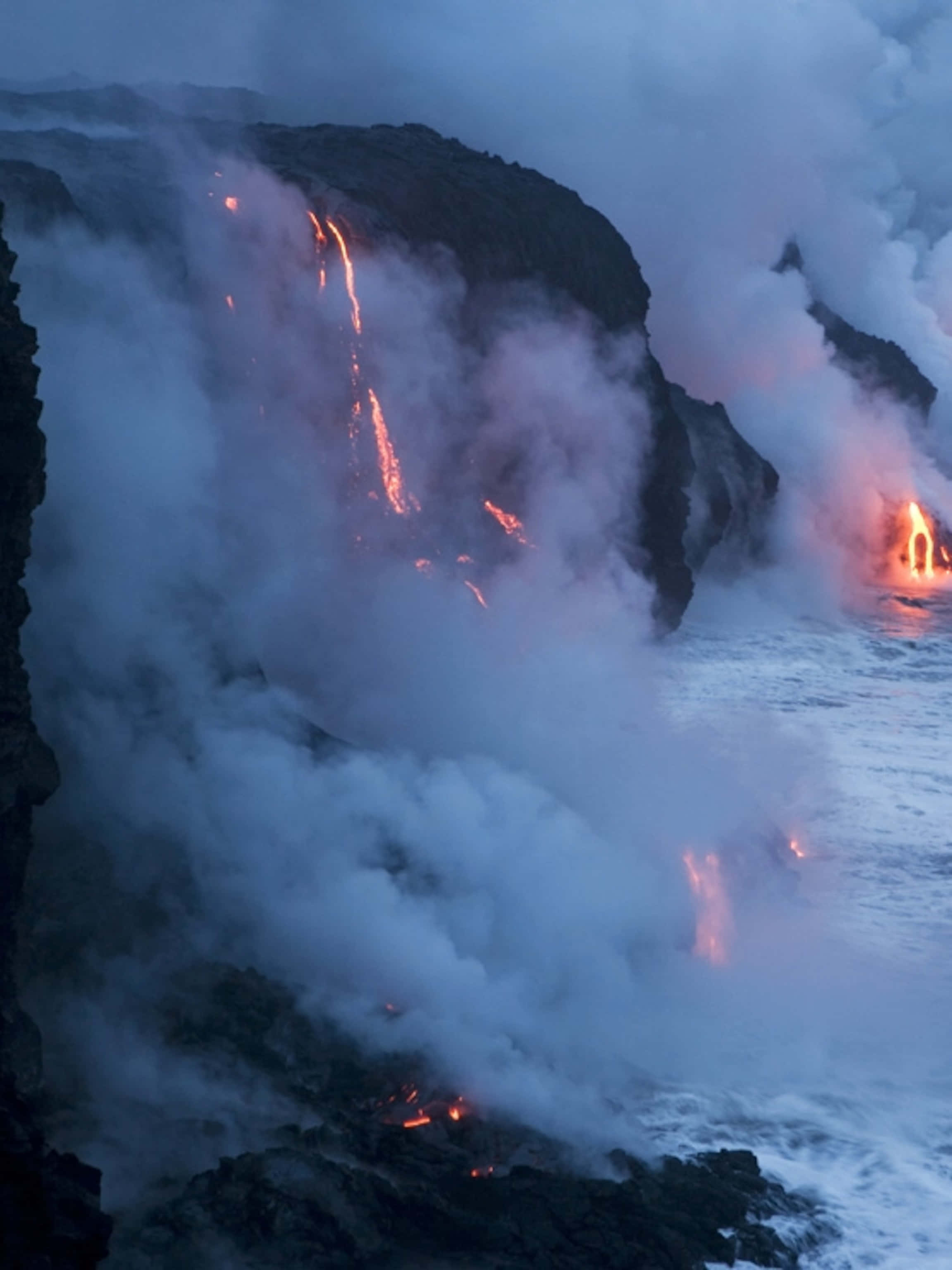 Hawaii Volcanoes National Park, flowing lava, cliff, 2K Phone Wallpaper