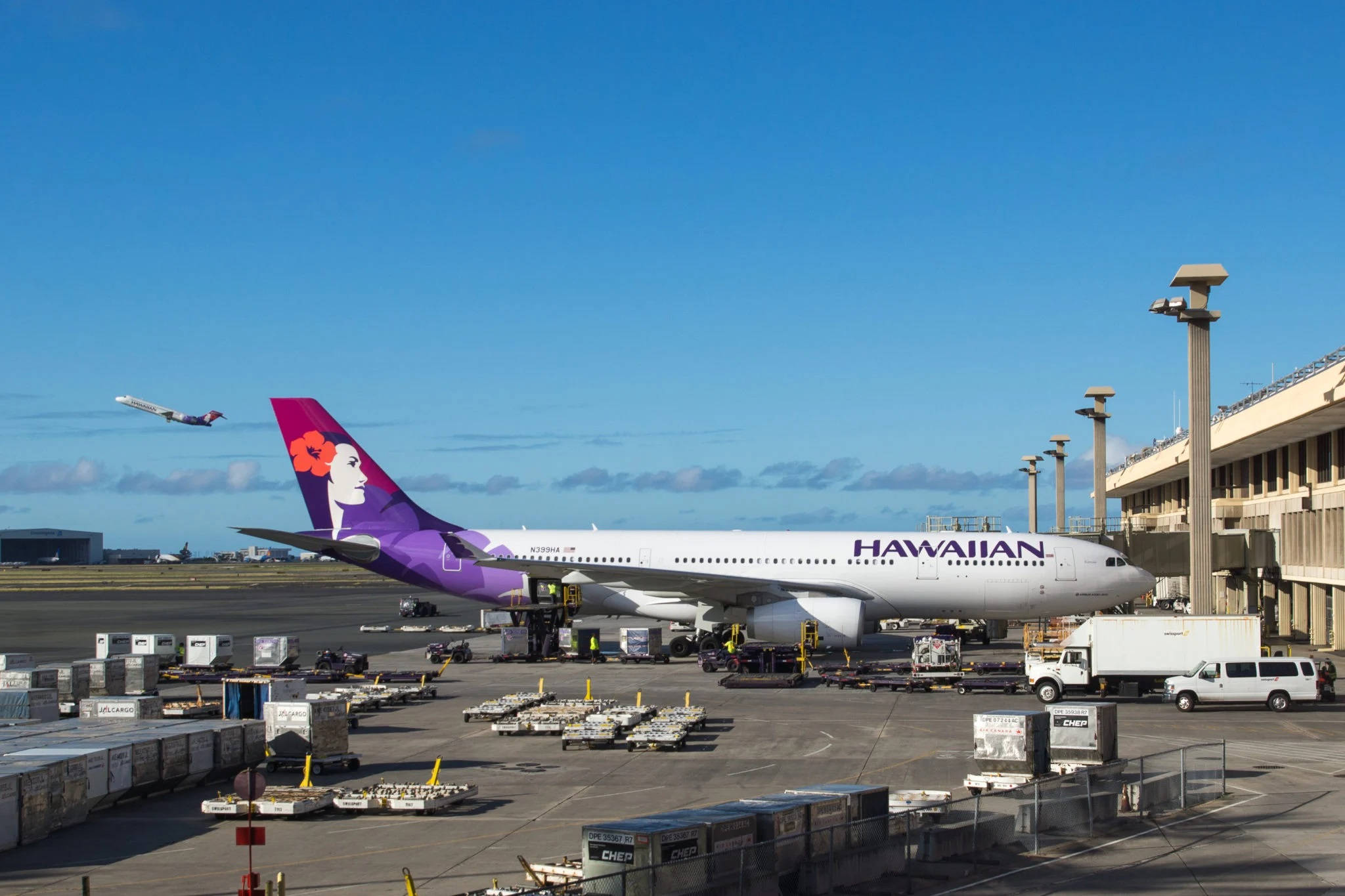 Hawaiian Airlines, plane, busy tarmac, Full HD Desktop Wallpaper