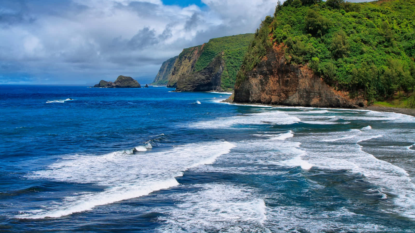 Hawaiian Island, ocean waves, lush green cliffs, HD Desktop Wallpaper