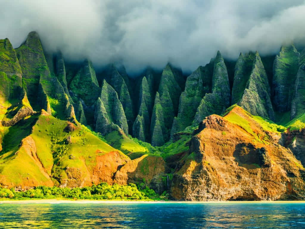 Hawaiian Island, emerald cliffs, turquoise waters, SD Desktop Wallpaper
