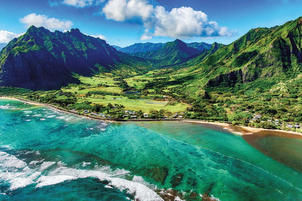 Hawaiian Island, turquoise bay, lush green mountains, SD Desktop Wallpaper