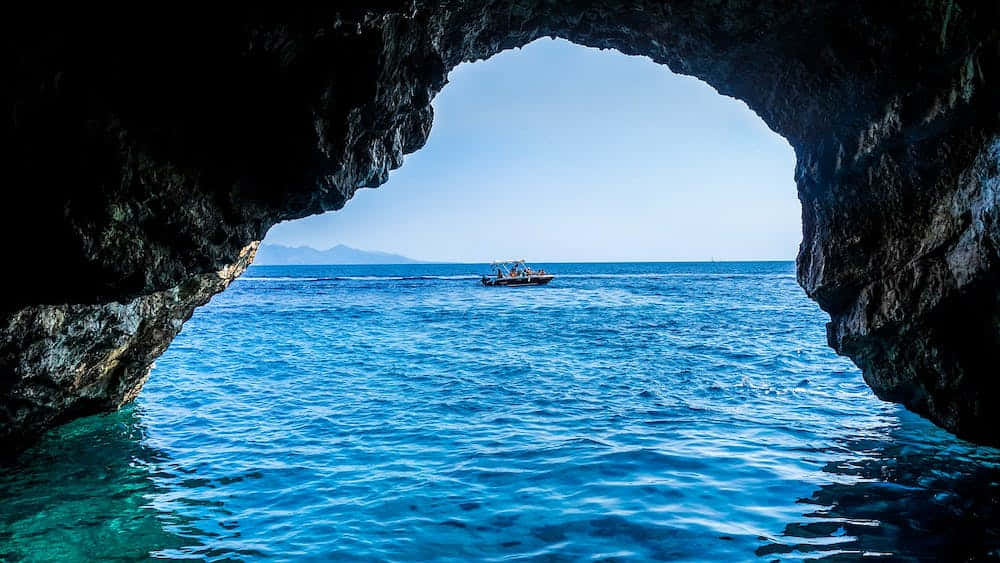 Hawaiian Island, turquoise waters, dark natural sea cave, SD Desktop Wallpaper