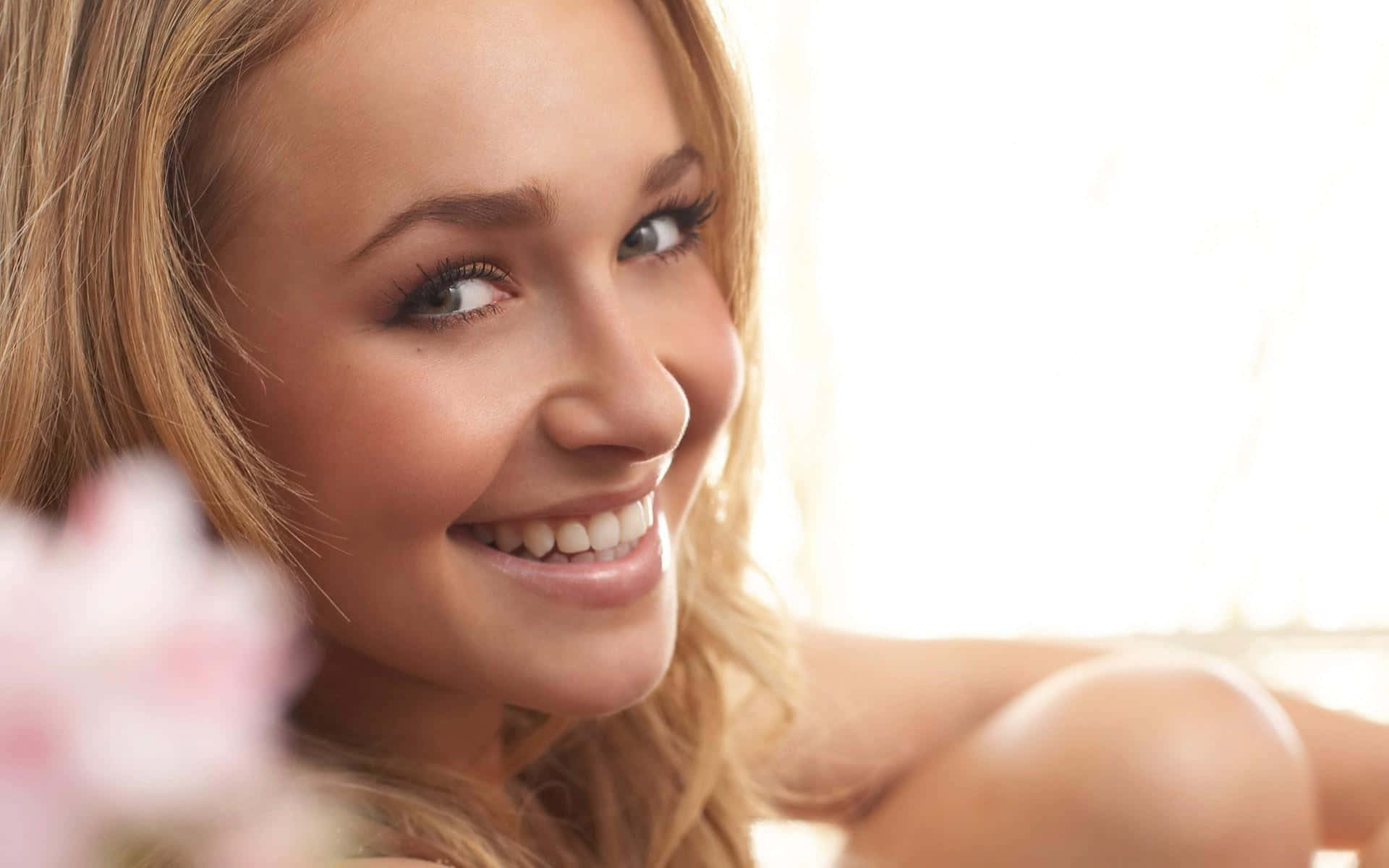 Hayden Panettiere, blonde hair, pink flowers, Full HD Desktop Wallpaper