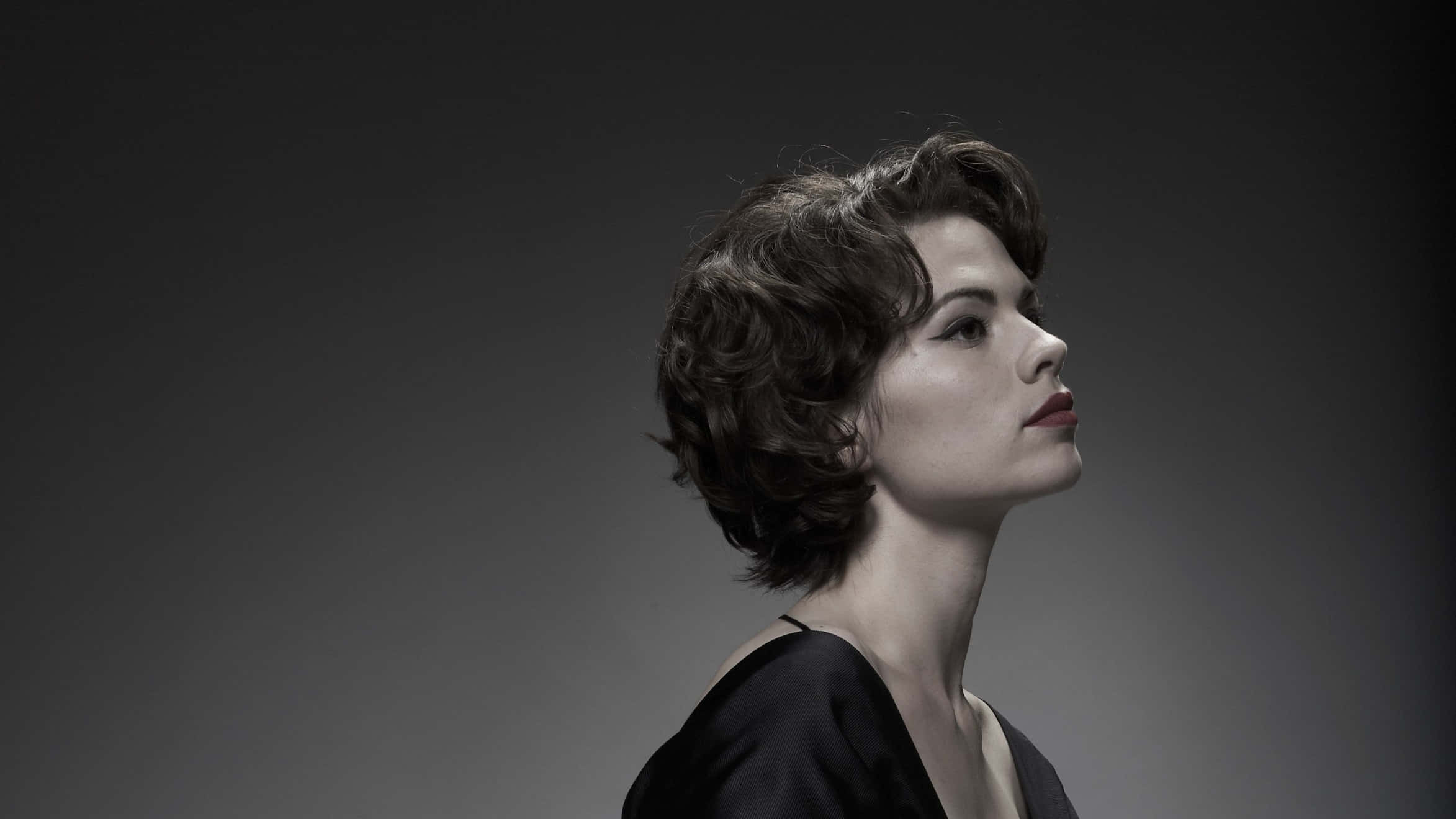 Hayley Atwell, short dark hair, gradient gray background, Full HD Desktop Wallpaper