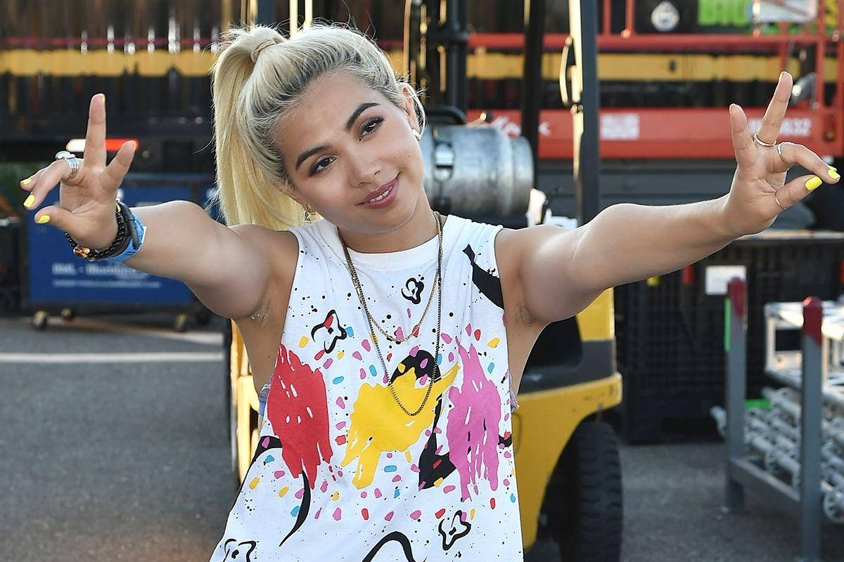 Hayley Kiyoko, blonde woman, high ponytail, SD Desktop Wallpaper