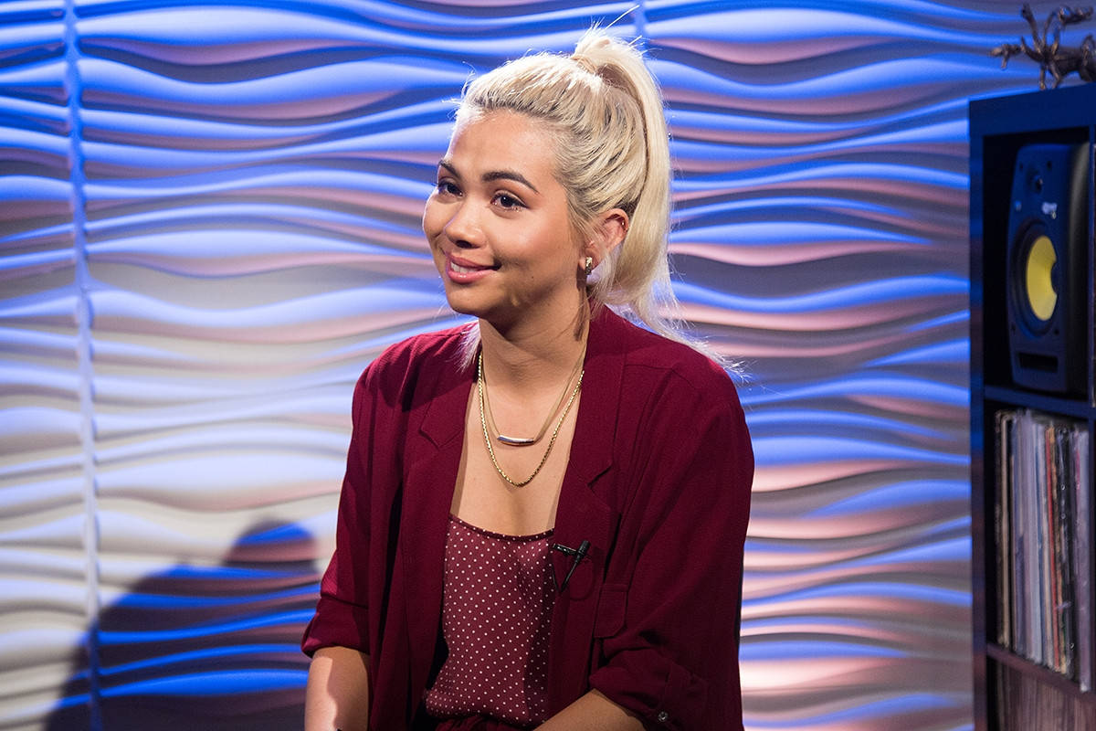 Hayley Kiyoko, blonde hair, high ponytail, SD Desktop Wallpaper