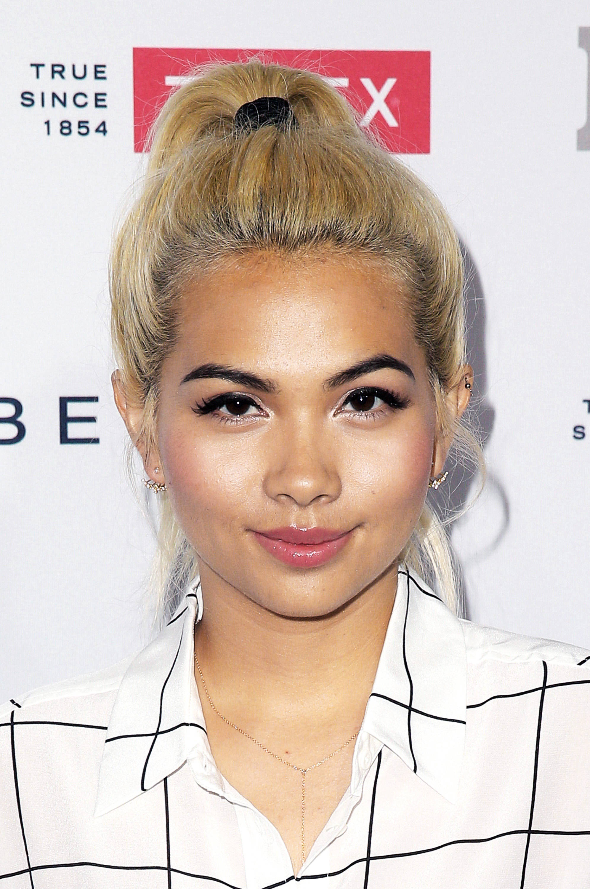 Hayley Kiyoko, ponytail, blonde hair, 2K Phone Wallpaper