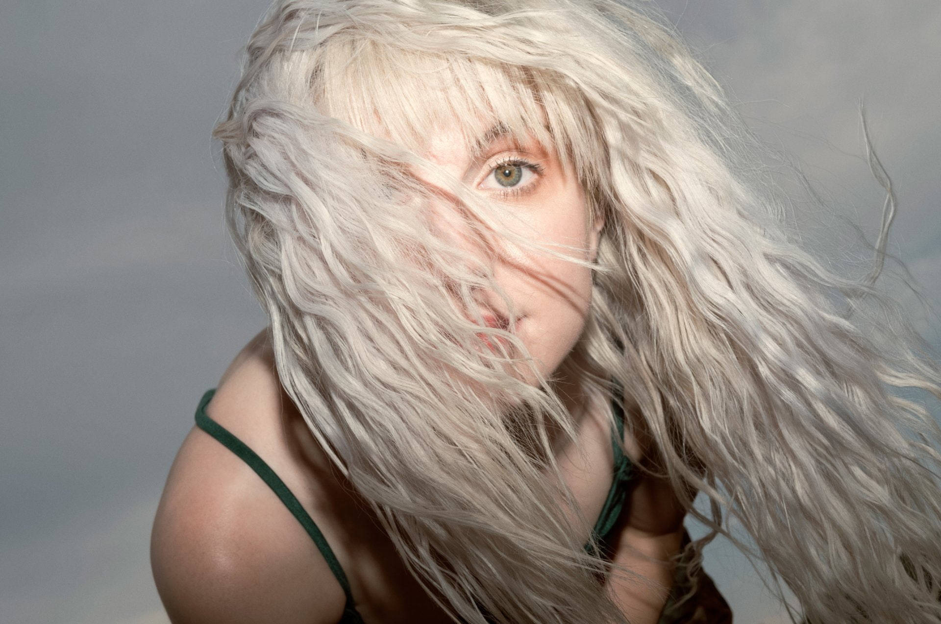 Hayley Williams, platinum blonde hair, wild curly hair, Full HD Desktop Wallpaper