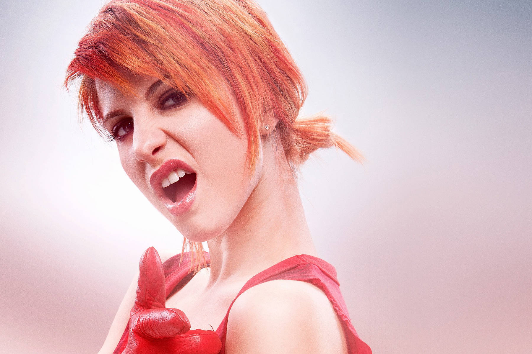Hayley Williams, fiery orange hair, red glove, HD Desktop Wallpaper