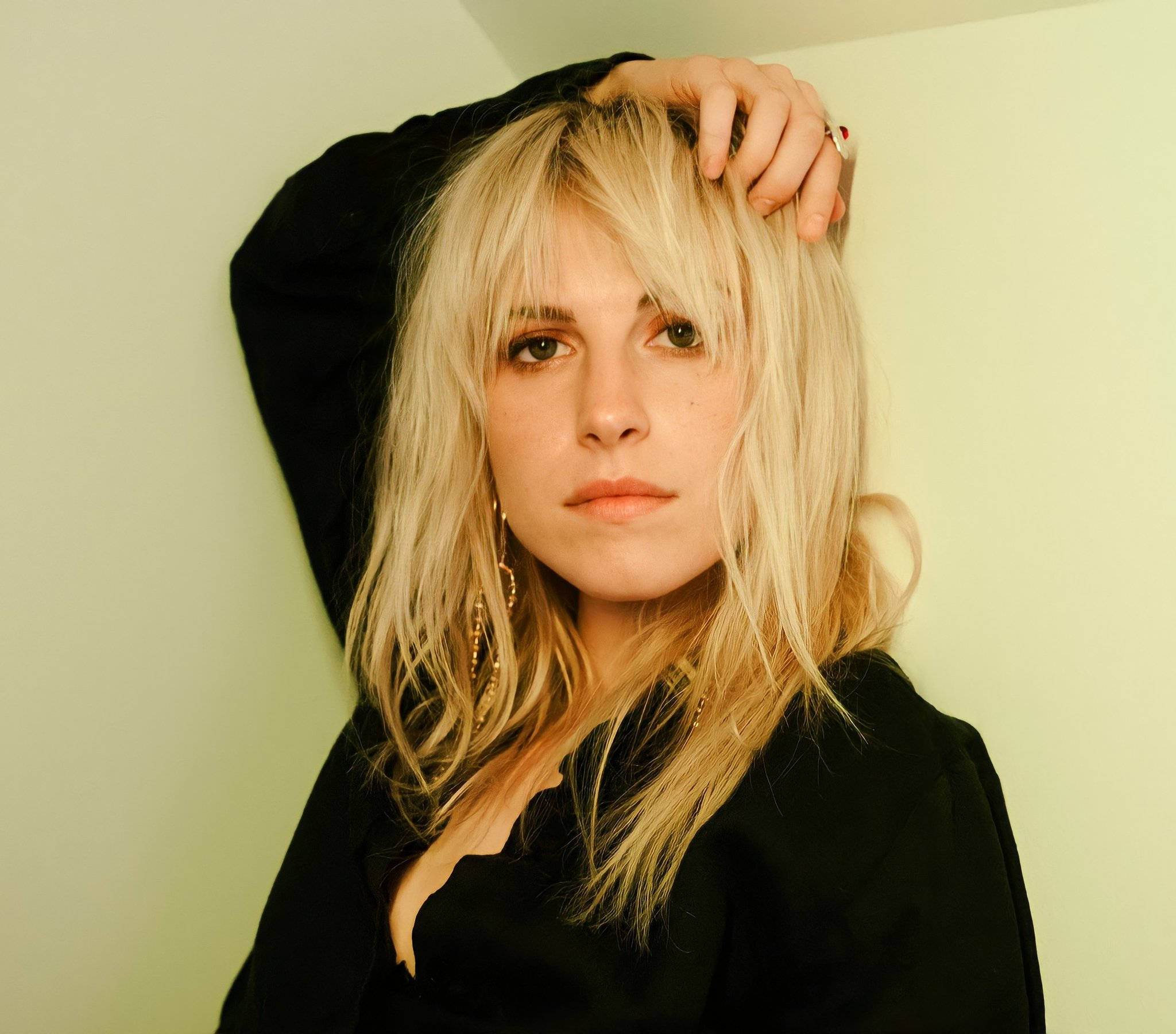 Hayley Williams, blonde woman, pale green wall, Full HD Desktop Wallpaper