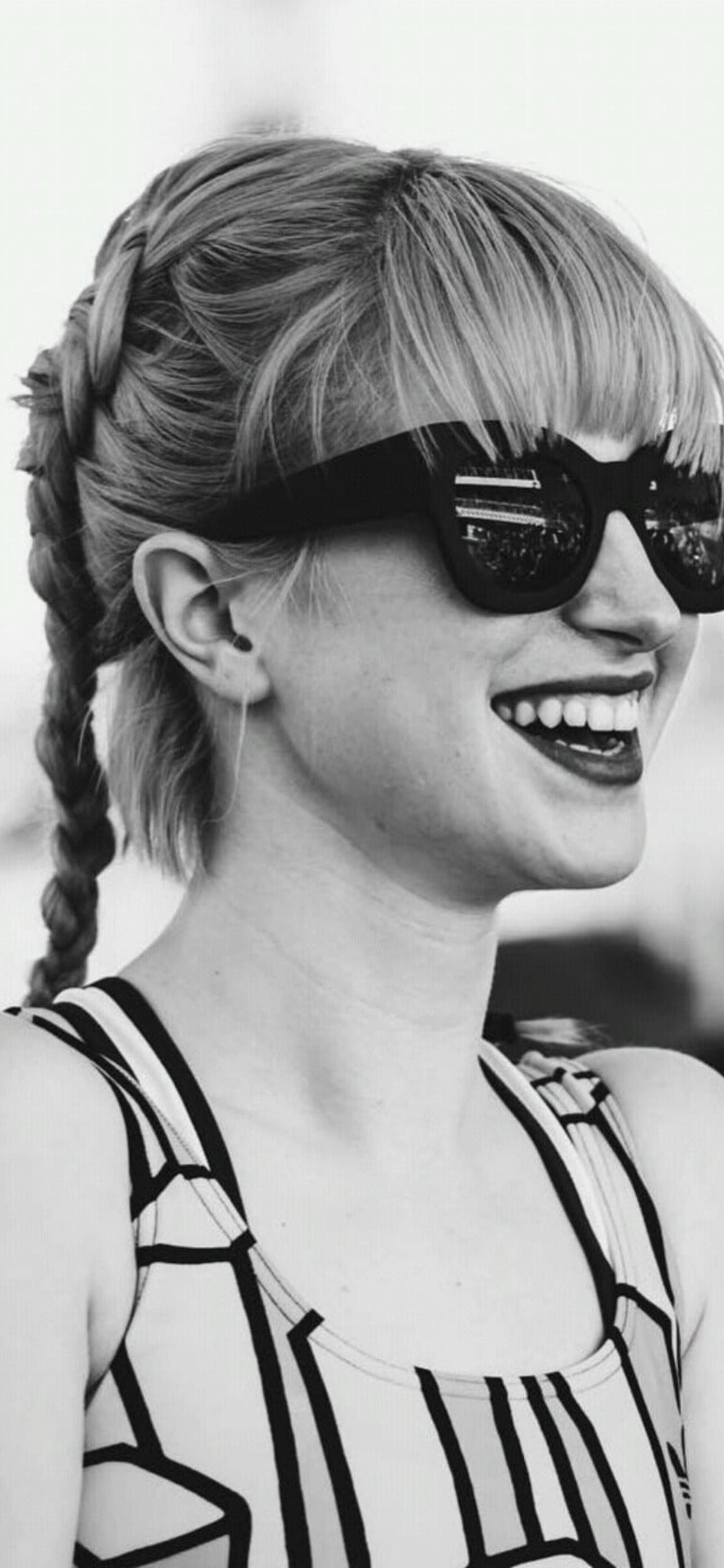 Hayley Williams, sunglasses, braided hair, 2K Phone Wallpaper