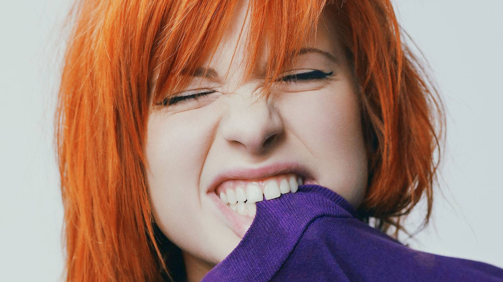 Hayley Williams, vibrant orange hair, purple sweater sleeve, Full HD Desktop Wallpaper