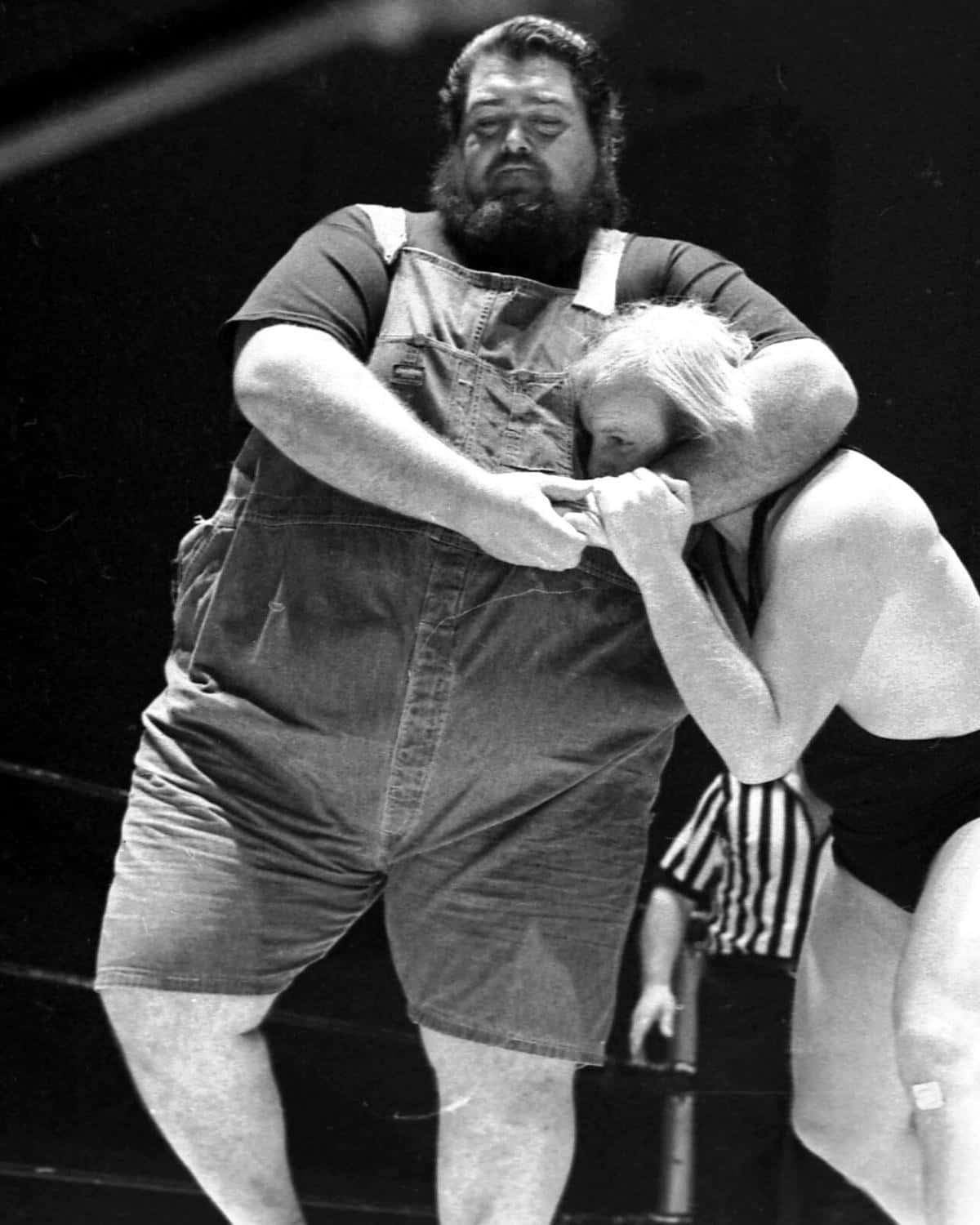 Haystacks Calhoun, 600 pounds wrestler, black and white photo, HD Phone Wallpaper