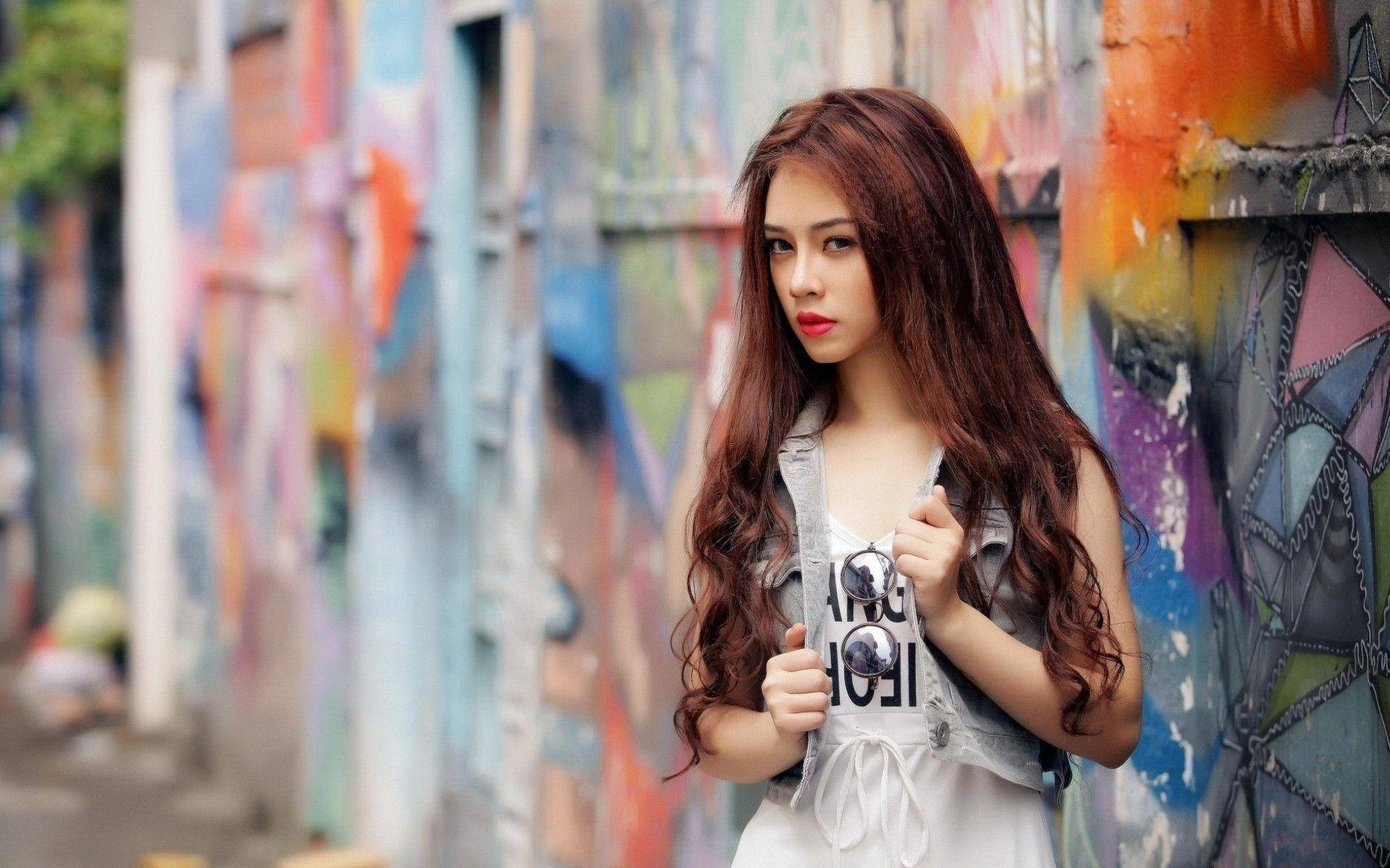 HD Girl, modish outfit, graffiti-covered urban alleyway, Full HD Desktop Wallpaper