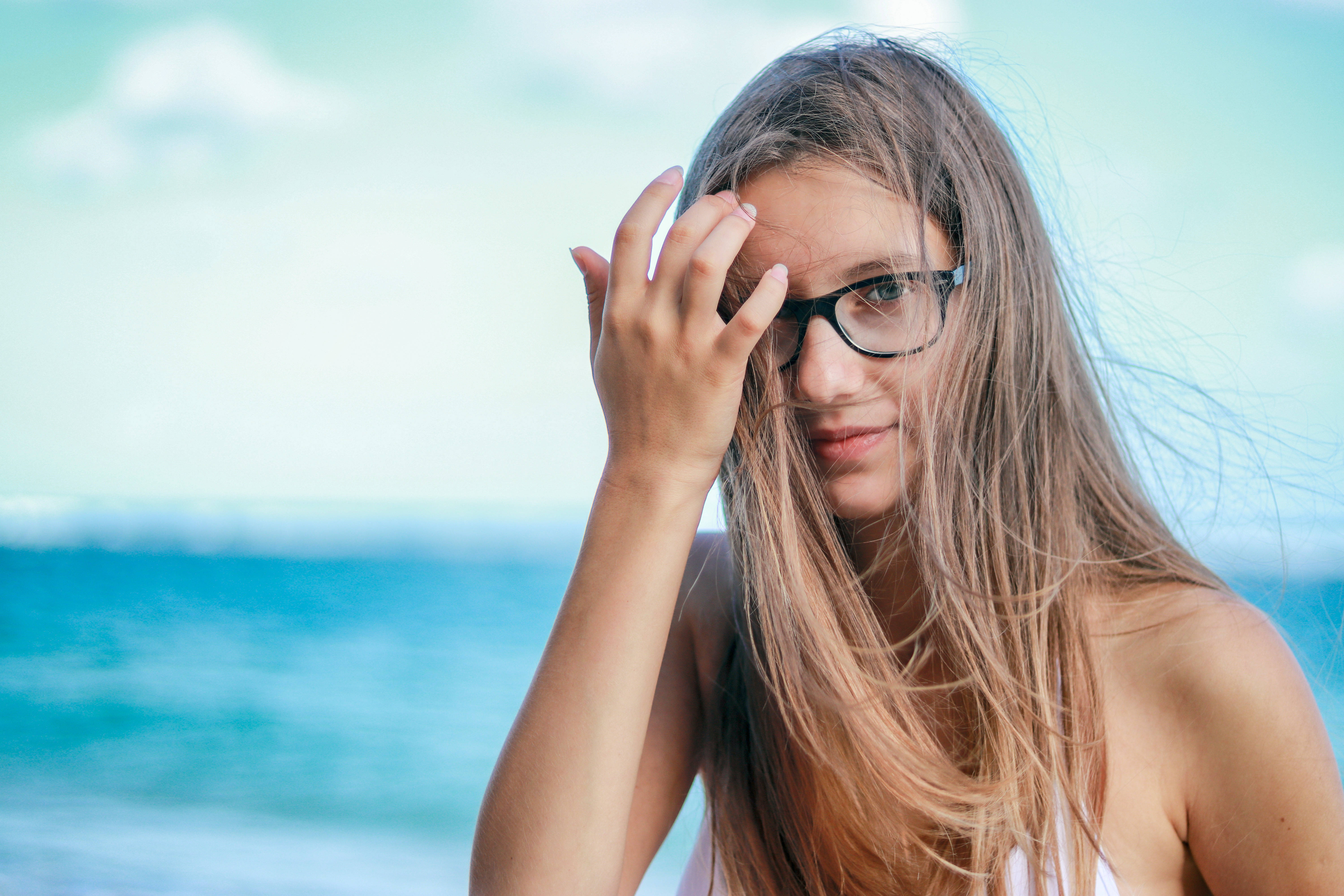 HD Girl, glasses, wind-blown hair, 5K Desktop Wallpaper