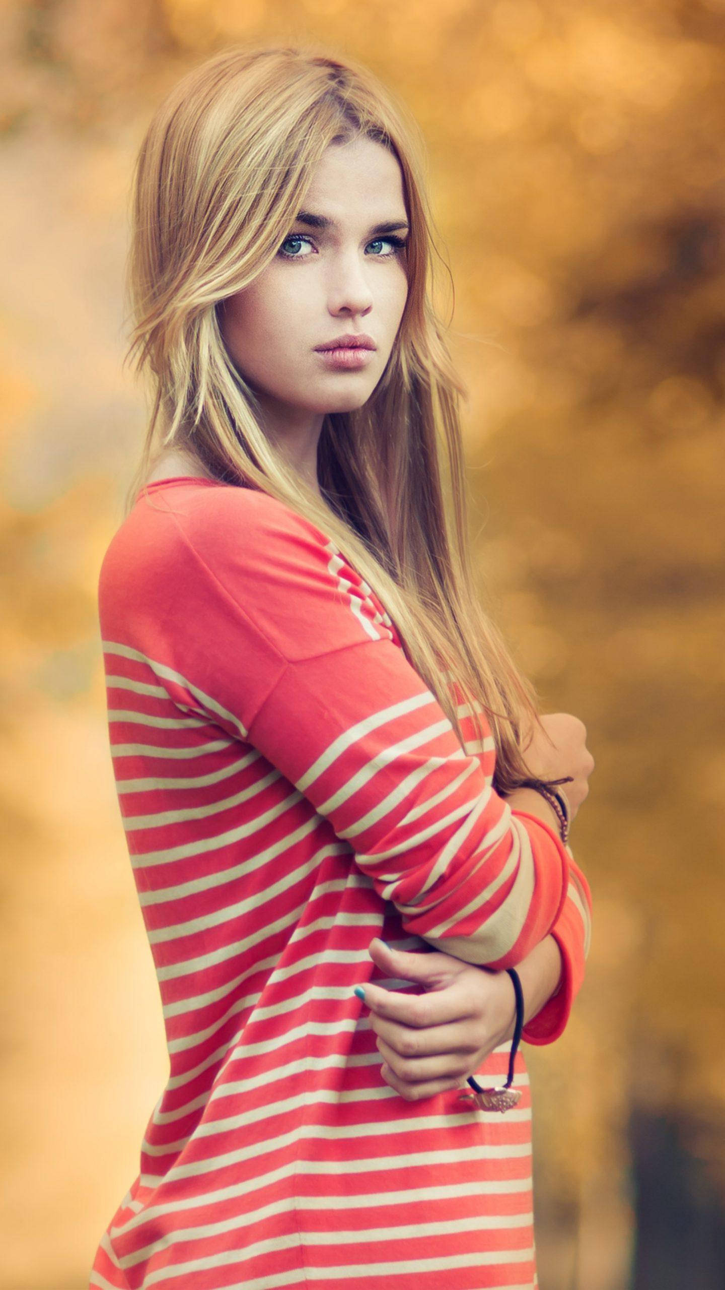 HD Girl, autumn foliage, blonde hair, 2K Phone Wallpaper