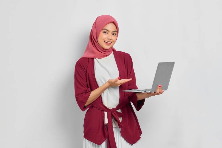 Quranic Verses, calligraphy, pink hijab, SD Desktop Wallpaper